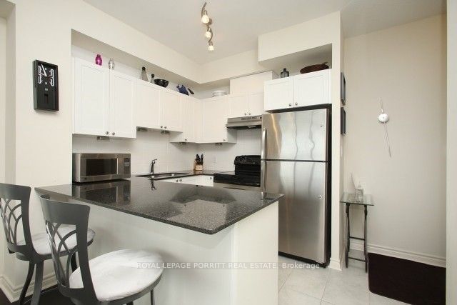 3865 Lake Shore Boulevard W 1109, Toronto, ON M8W 0A2 photo 3