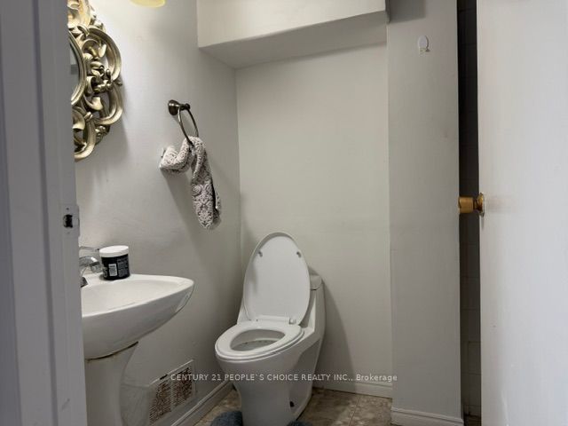 10 Juliana Square, Brampton, ON L6S 2L4 photo 2