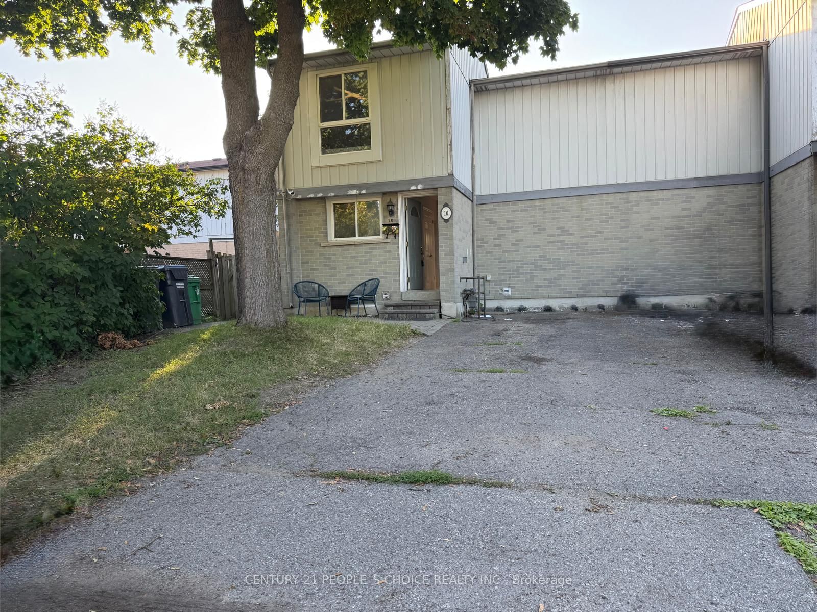 10 Juliana Square, Brampton, ON L6S 2L4 photo 3