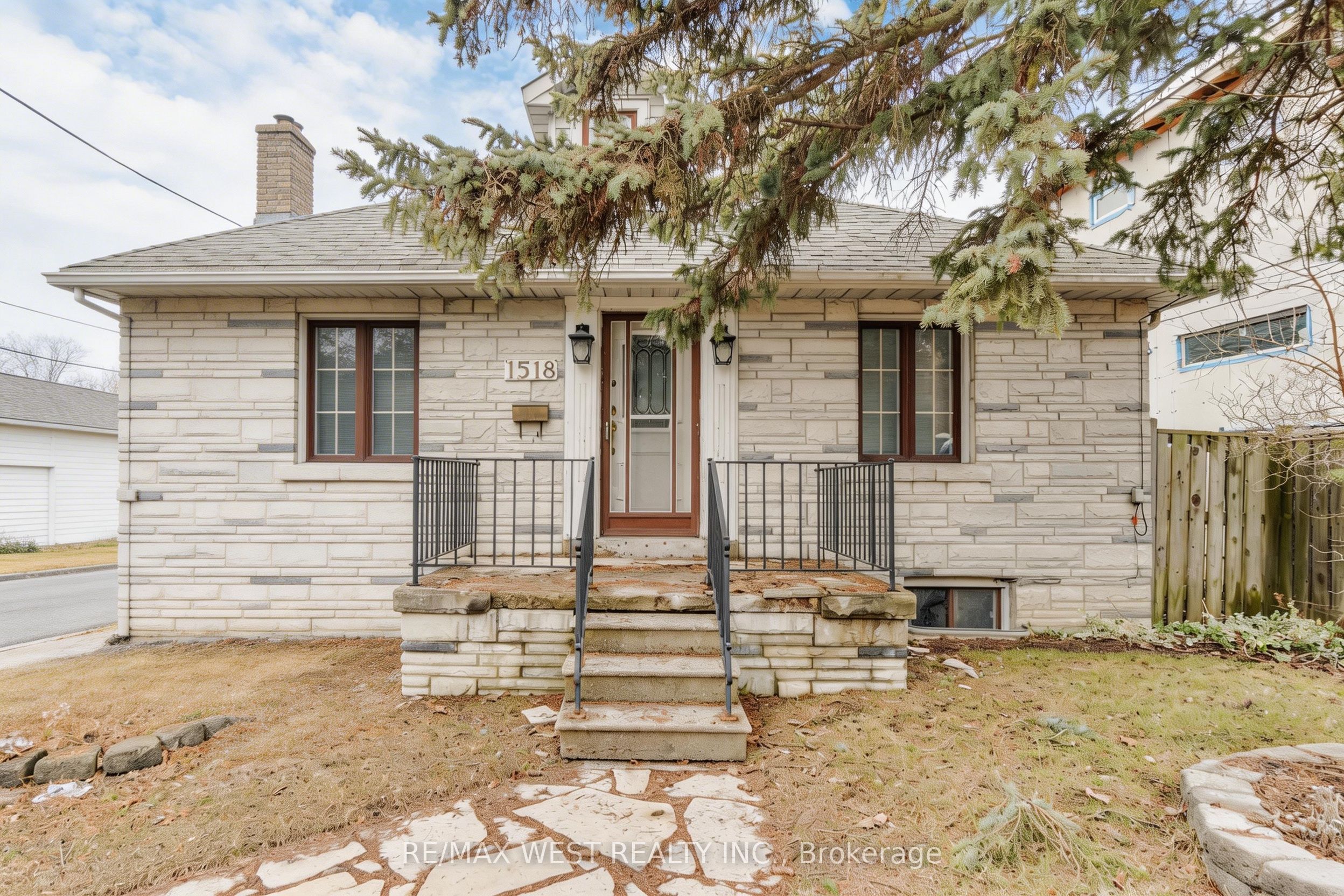 1518 Cawthra Road, Mississauga, ON L5G 4L2 photo 2