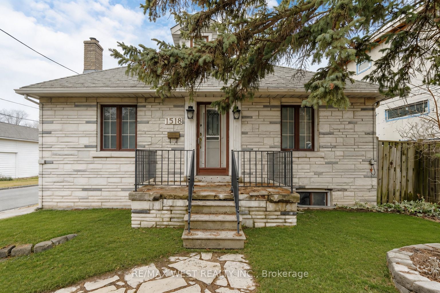 1518 Cawthra Road, Mississauga, ON L5G 4L2 photo 3