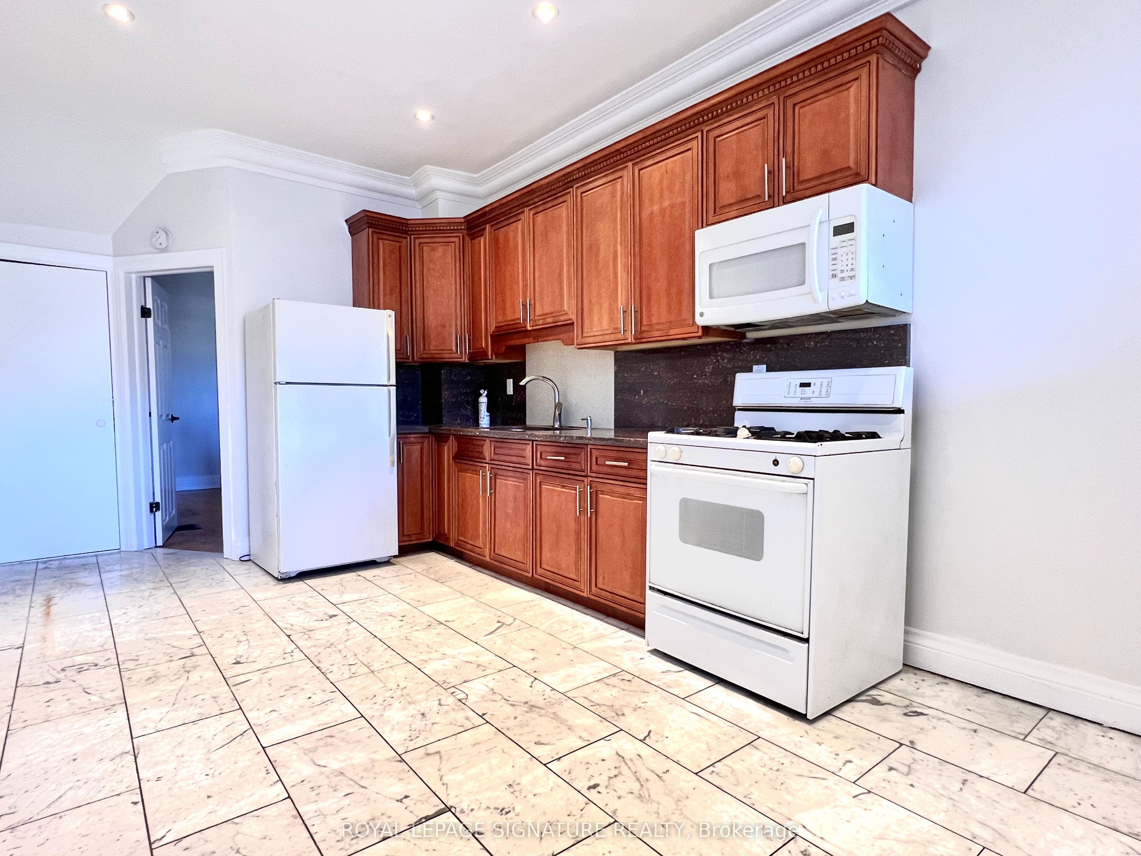 1149 Dufferin Street Upper, Toronto, ON M6H 4B7 photo 4