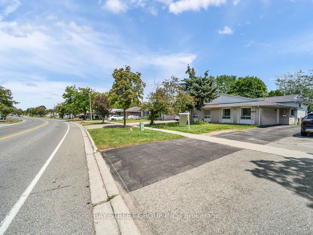 3068 Morning Star Drive, Mississauga, ON L4T 1X2