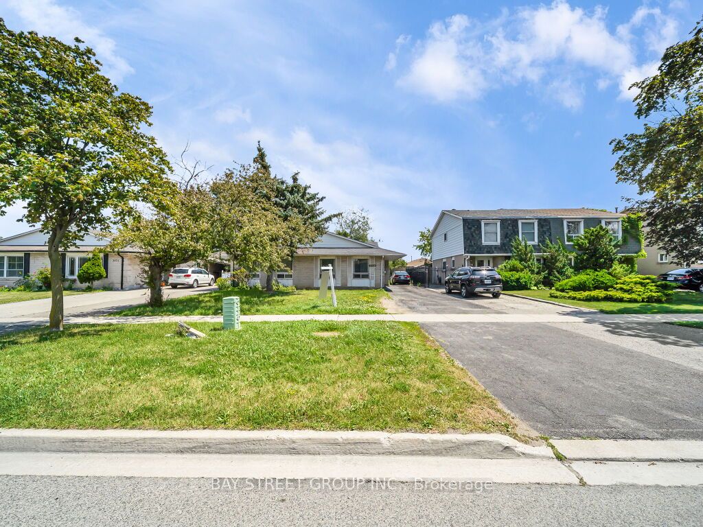 3068 Morning Star Drive, Mississauga, ON L4T 1X2 photo 2