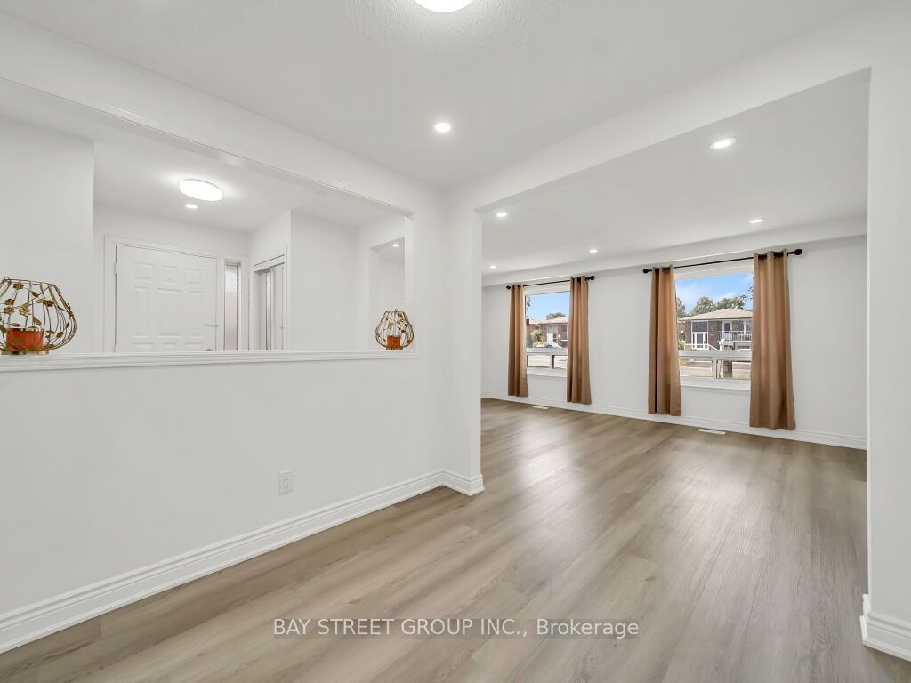 3068 Morning Star Drive, Mississauga, ON L4T 1X2 photo 4