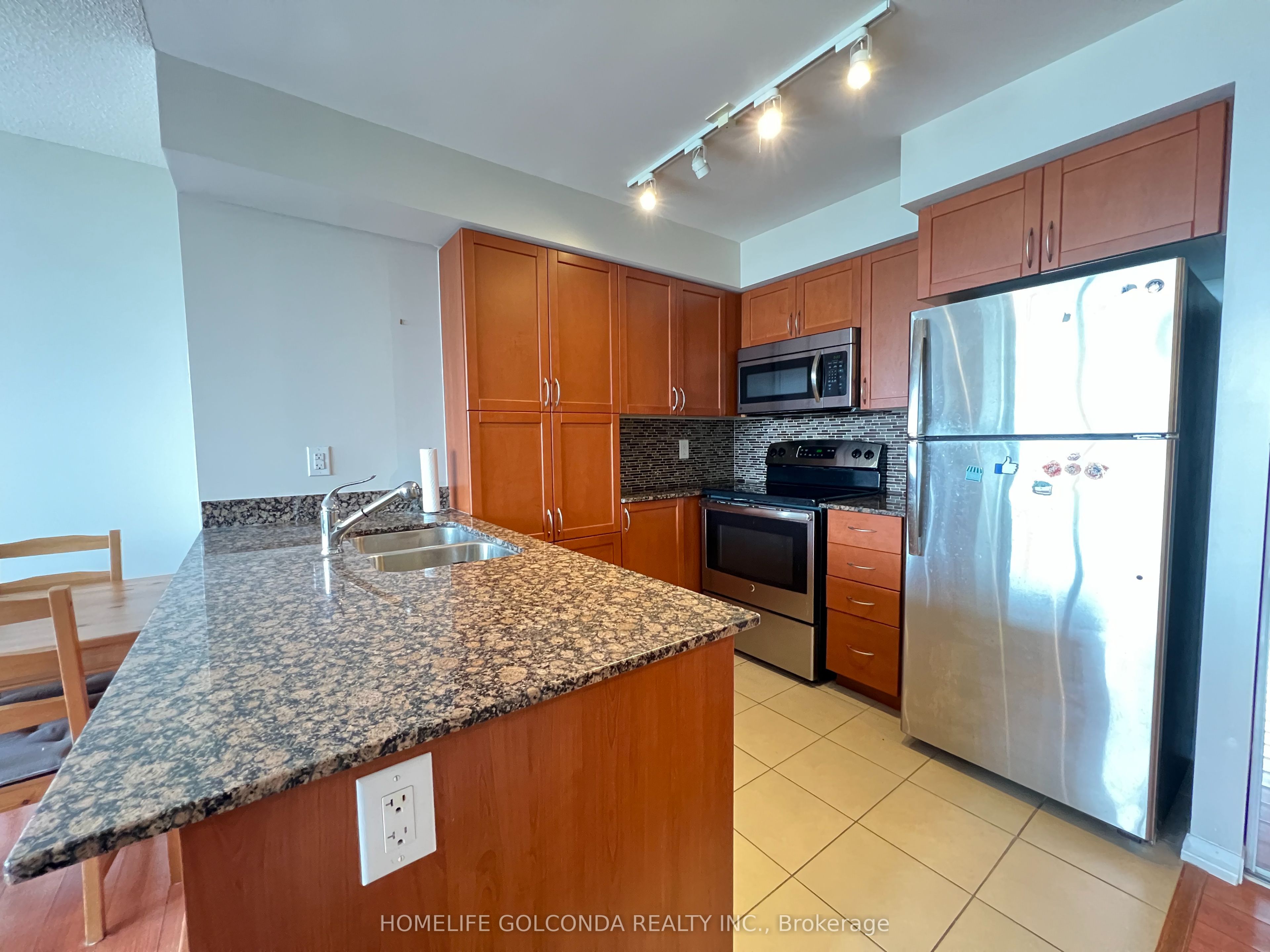 830 Lawrence Avenue W 902, Toronto, ON M6A 0B6 photo 3