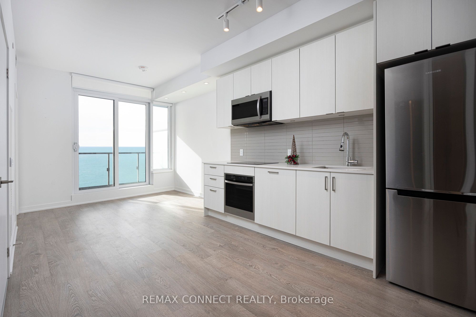 1926 Lake Shore Boulevard W 2208, Toronto, ON M6S 1A1