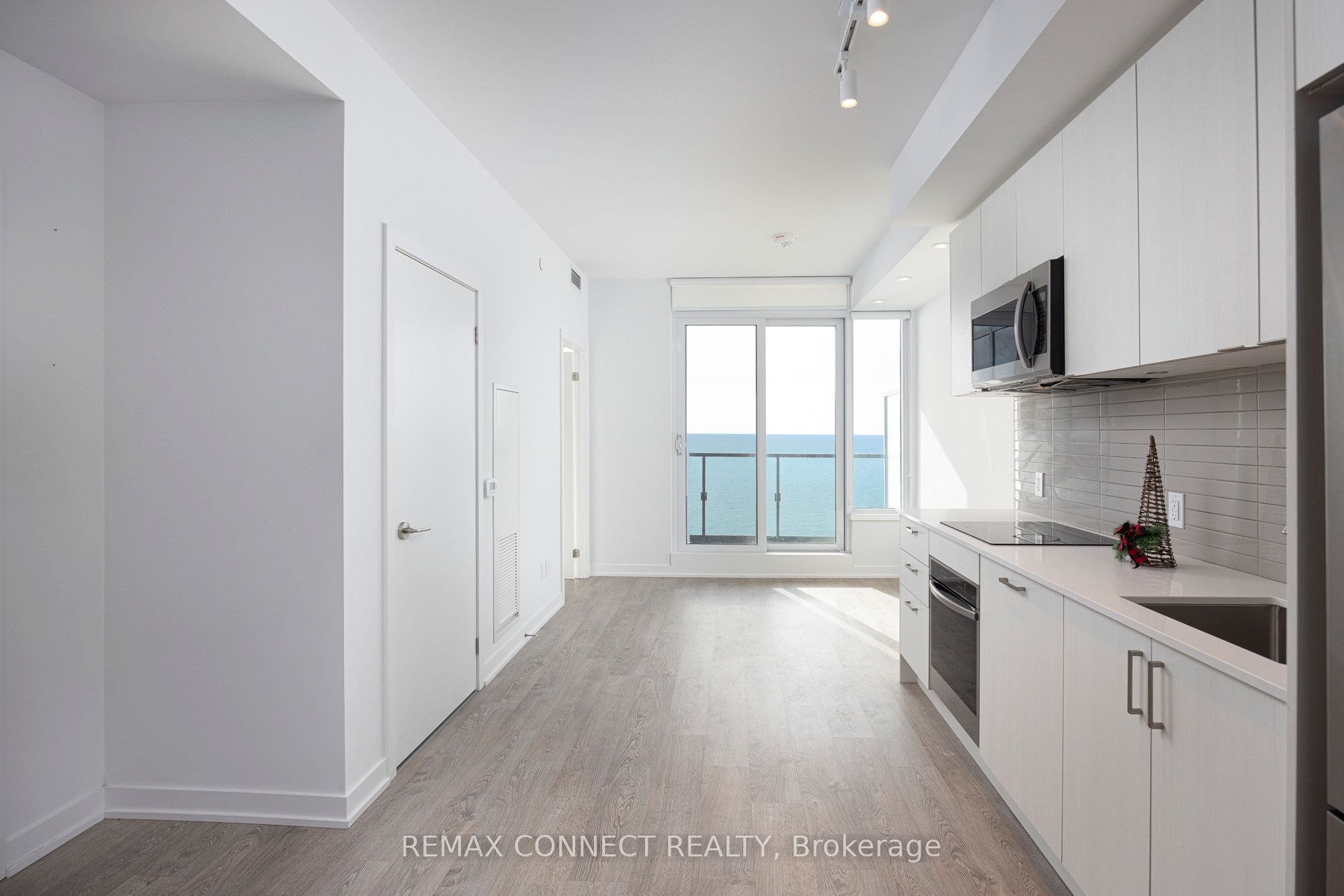 1926 Lake Shore Boulevard W 2208, Toronto, ON M6S 1A1 photo 3