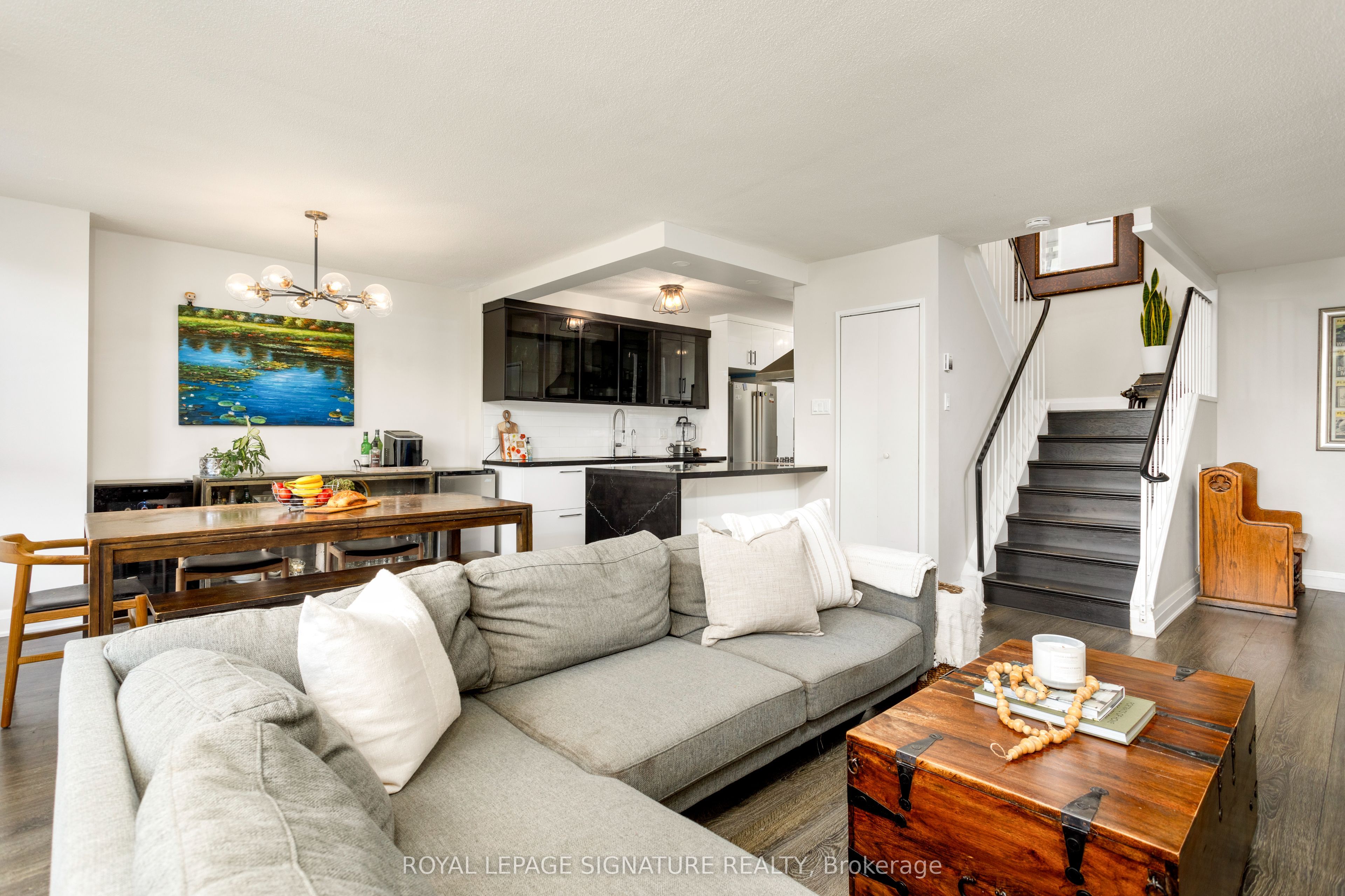 35 Ormskirk Avenue 302, Toronto, ON M6S 1B2