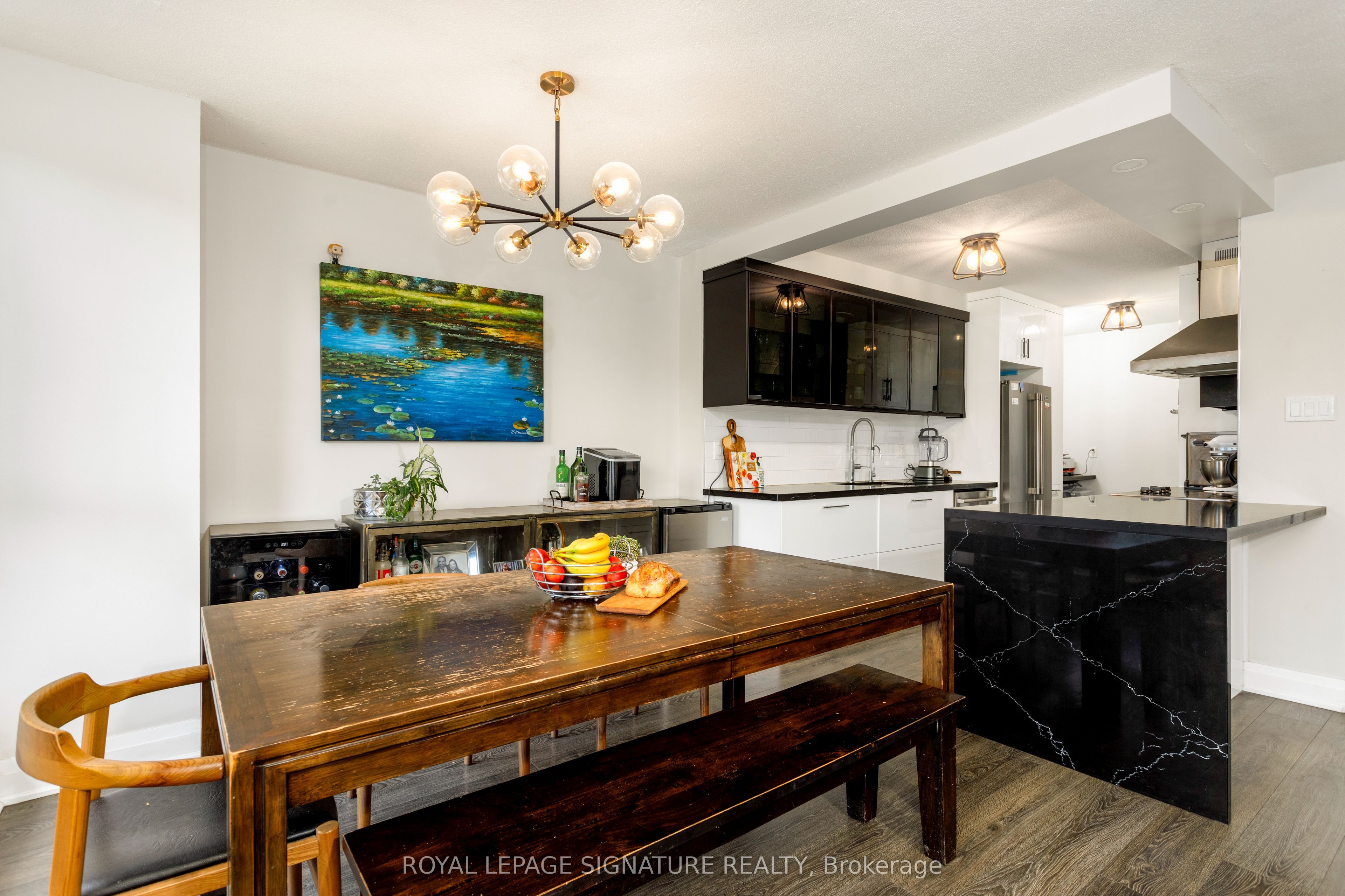 35 Ormskirk Avenue 302, Toronto, ON M6S 1B2 photo 2
