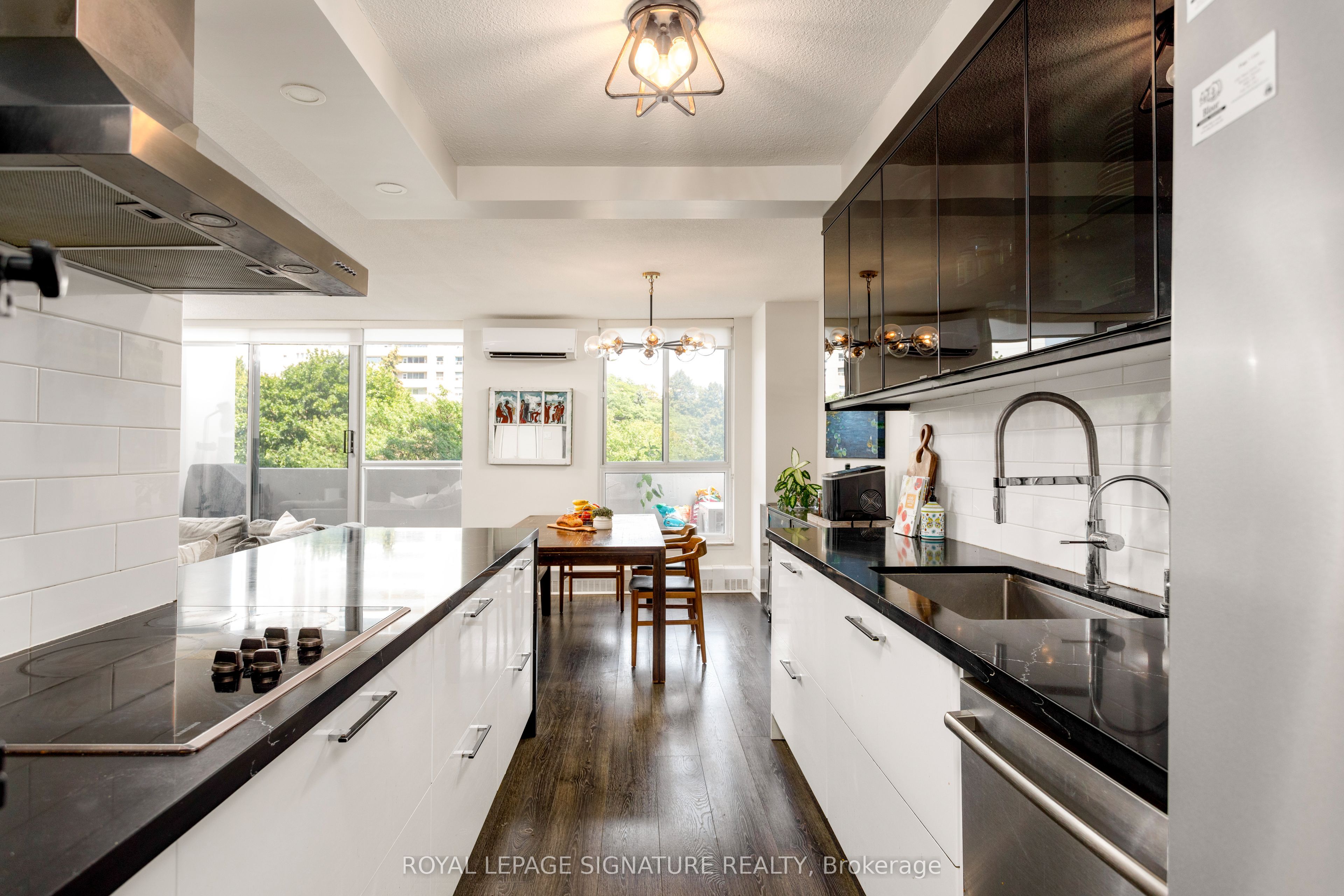 35 Ormskirk Avenue 302, Toronto, ON M6S 1B2 photo 4