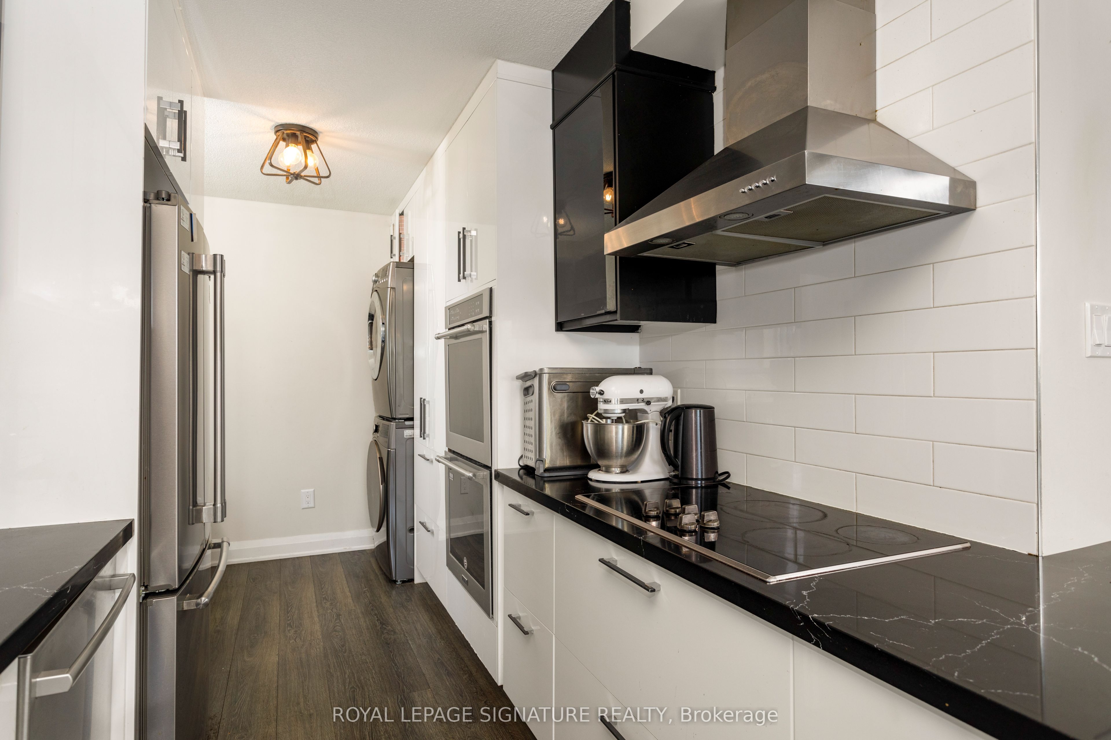 35 Ormskirk Avenue 302, Toronto, ON M6S 1B2 photo 5