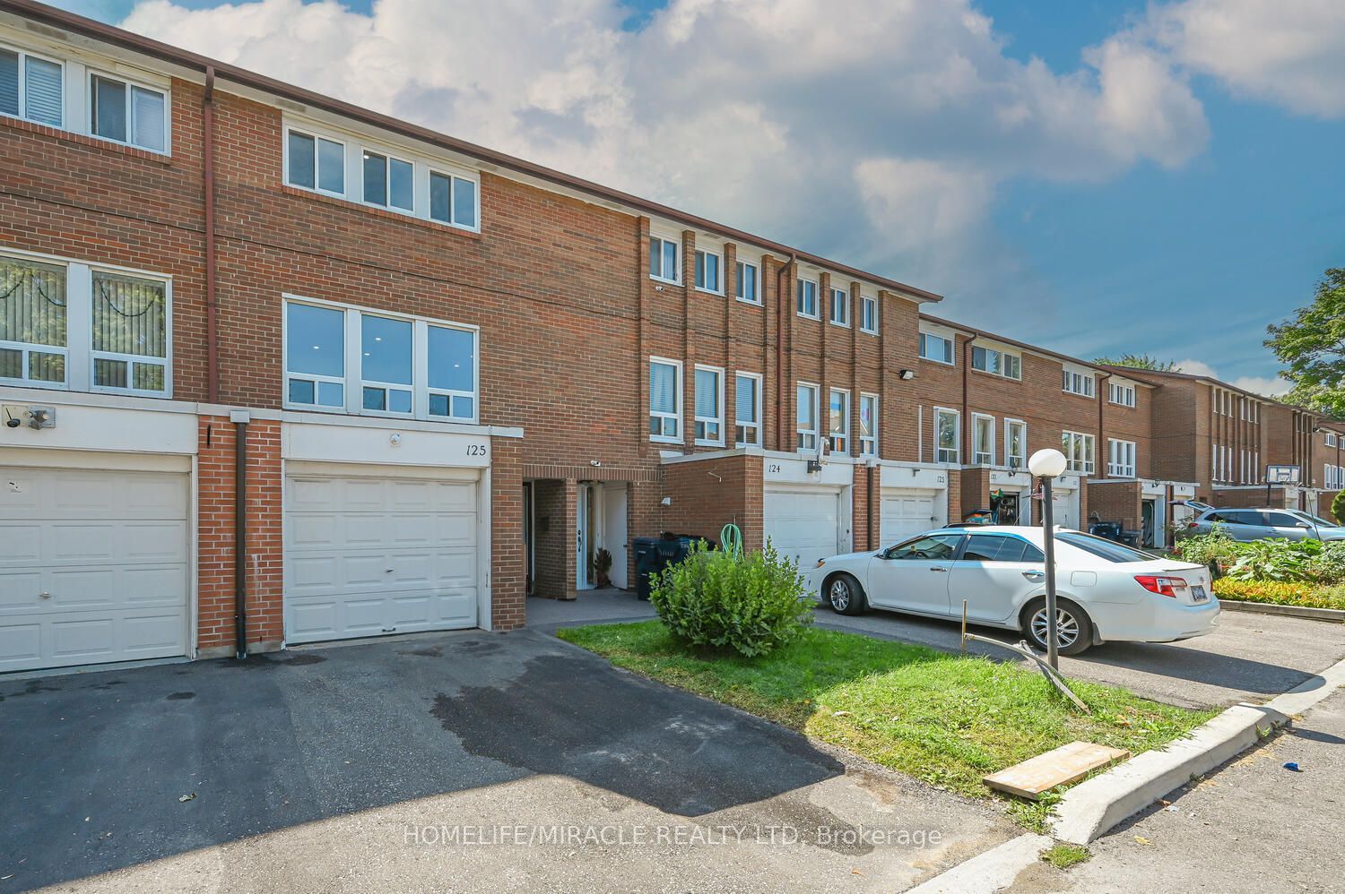 6466 Finch Avenue W 125, Toronto, ON M9V 1T4 photo 3