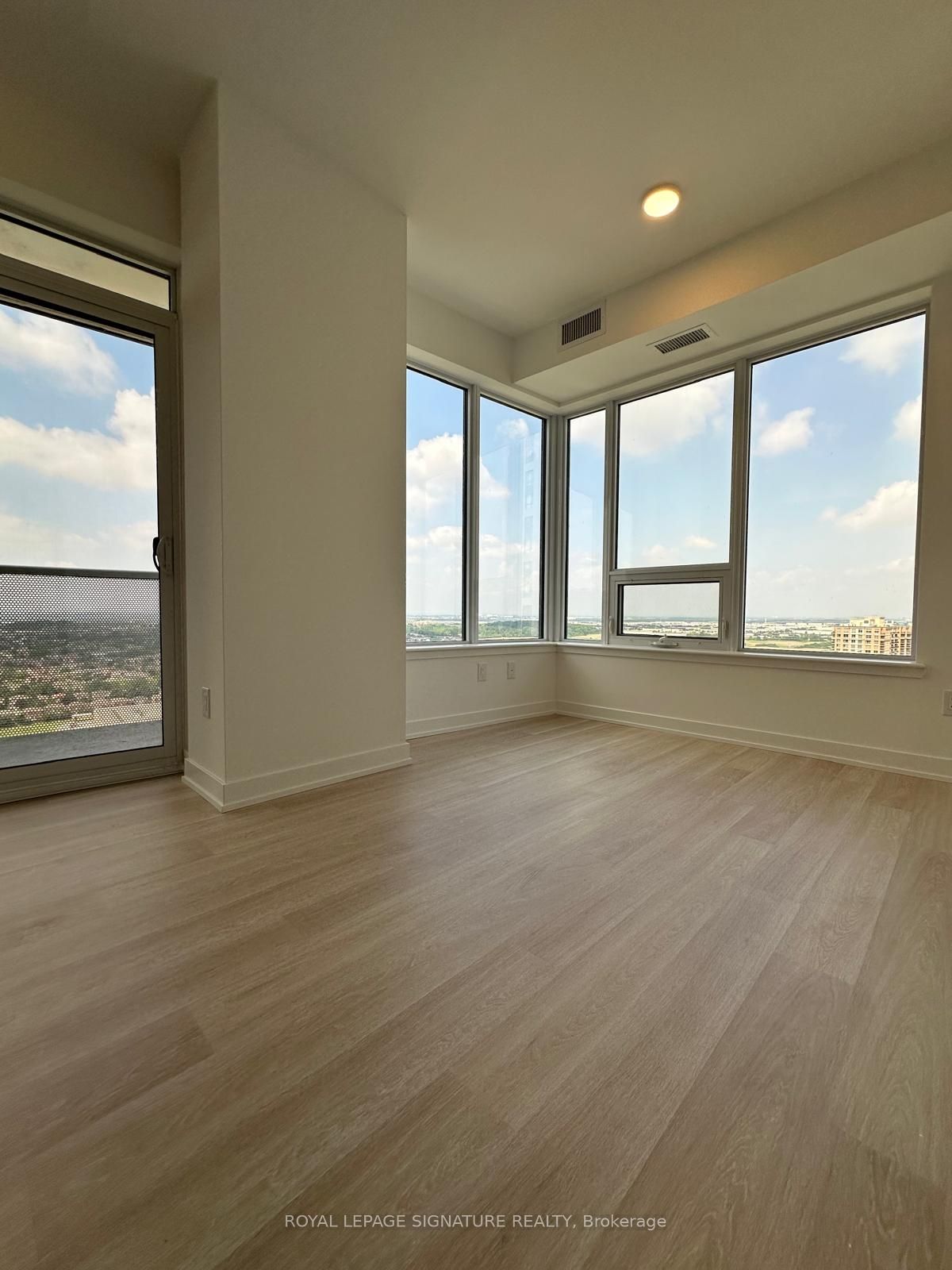 5105 Hurontario Street 2208, Mississauga, ON L4Z 0C9 photo 5
