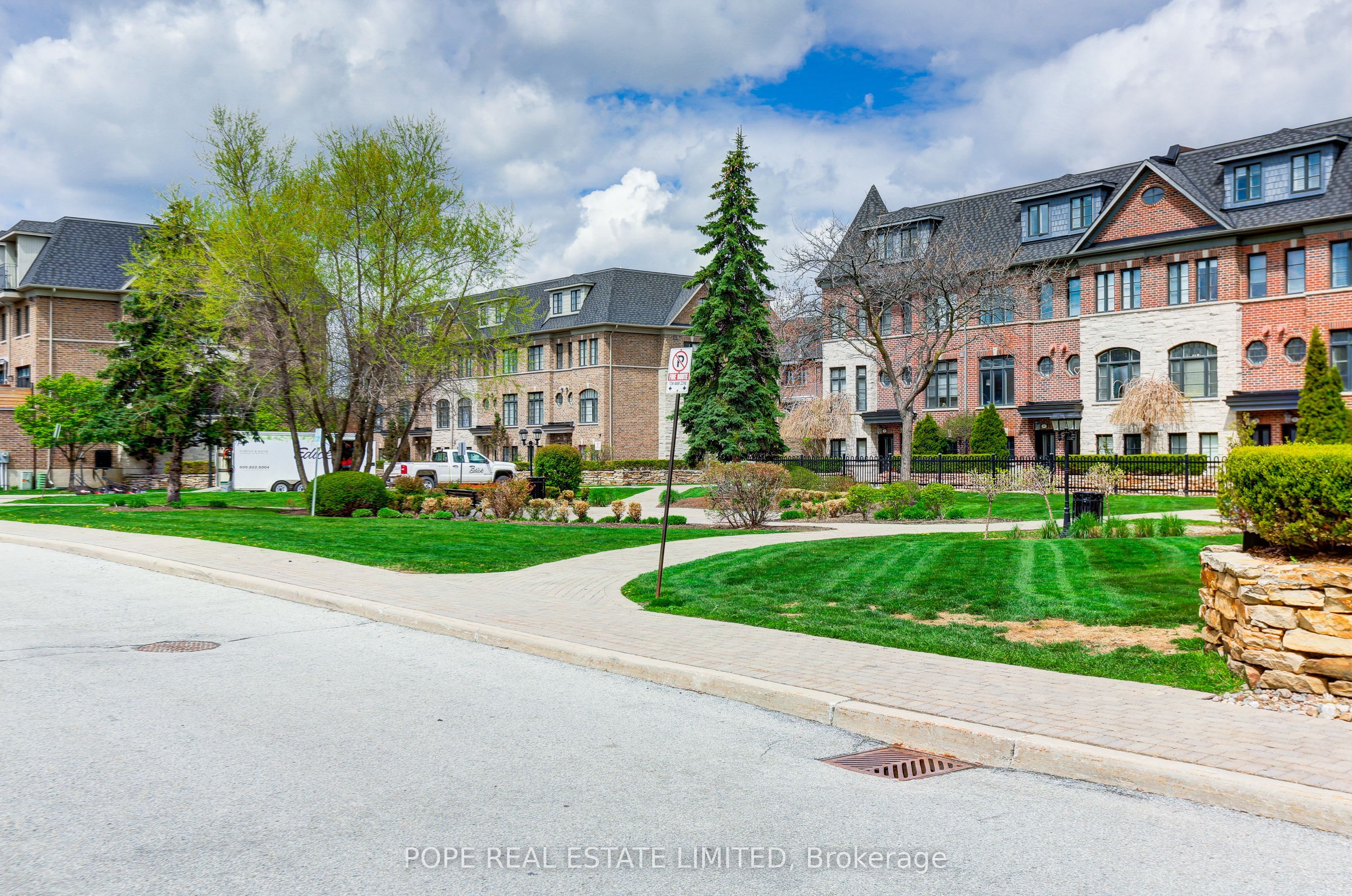 21 Ruby Lang Lane, Toronto, ON M8Z 0B8 photo 4