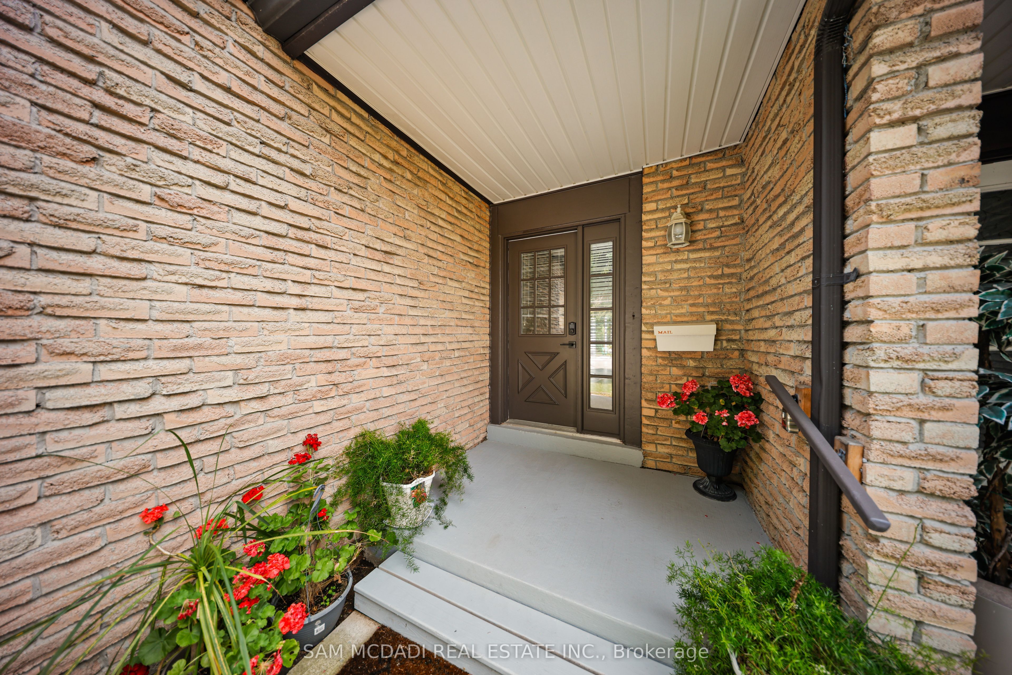 2640 Canberra Road, Mississauga, ON L5N 1V3 photo 3