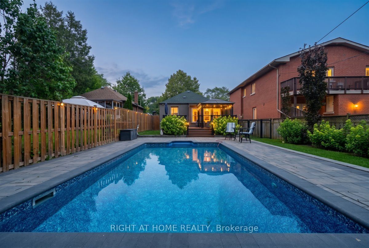 188 Queens Avenue, Toronto, ON M8V 2N9 photo 2