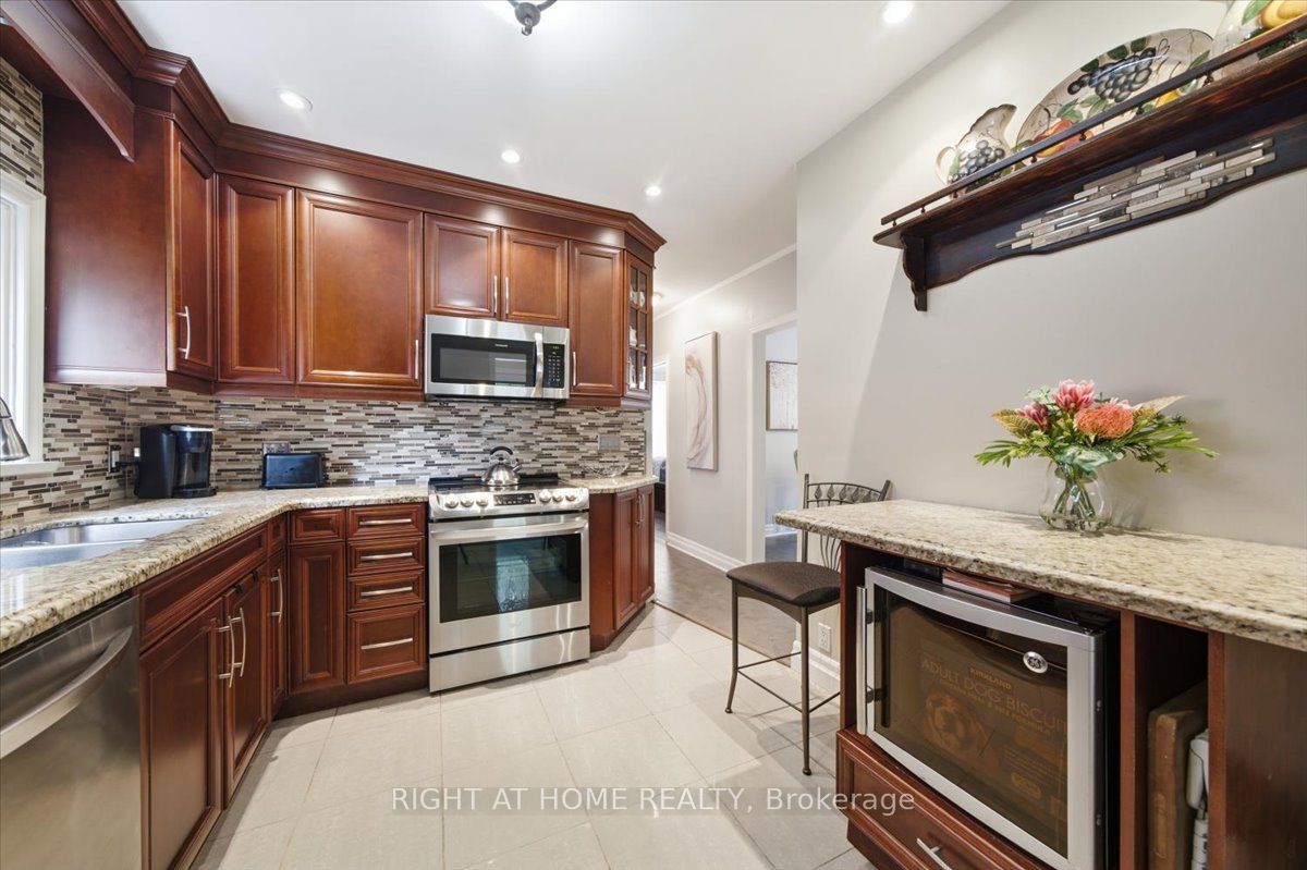 188 Queens Avenue, Toronto, ON M8V 2N9 photo 5