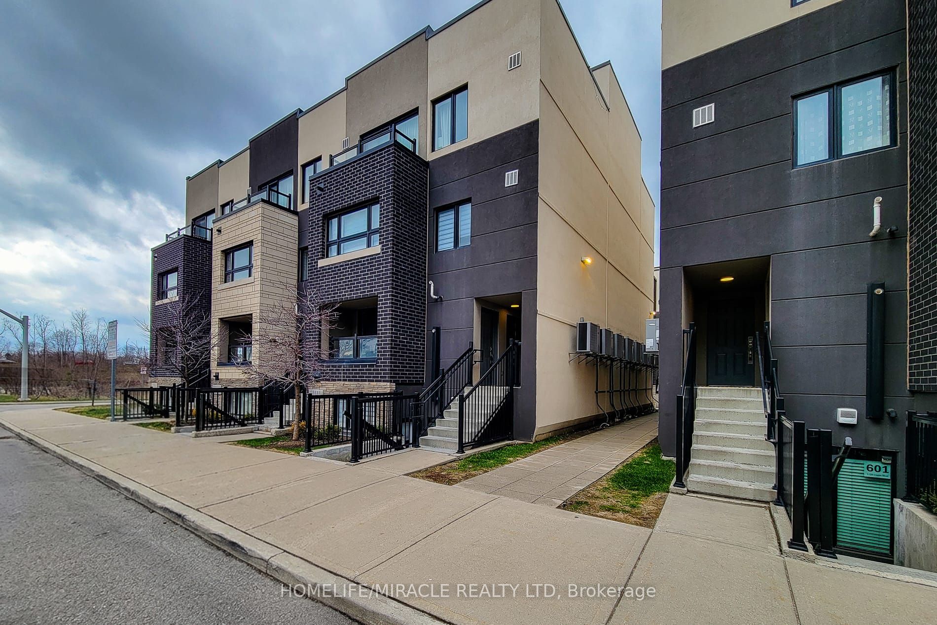 1127 Cooke Boulevard, Burlington, ON L7T 0C3