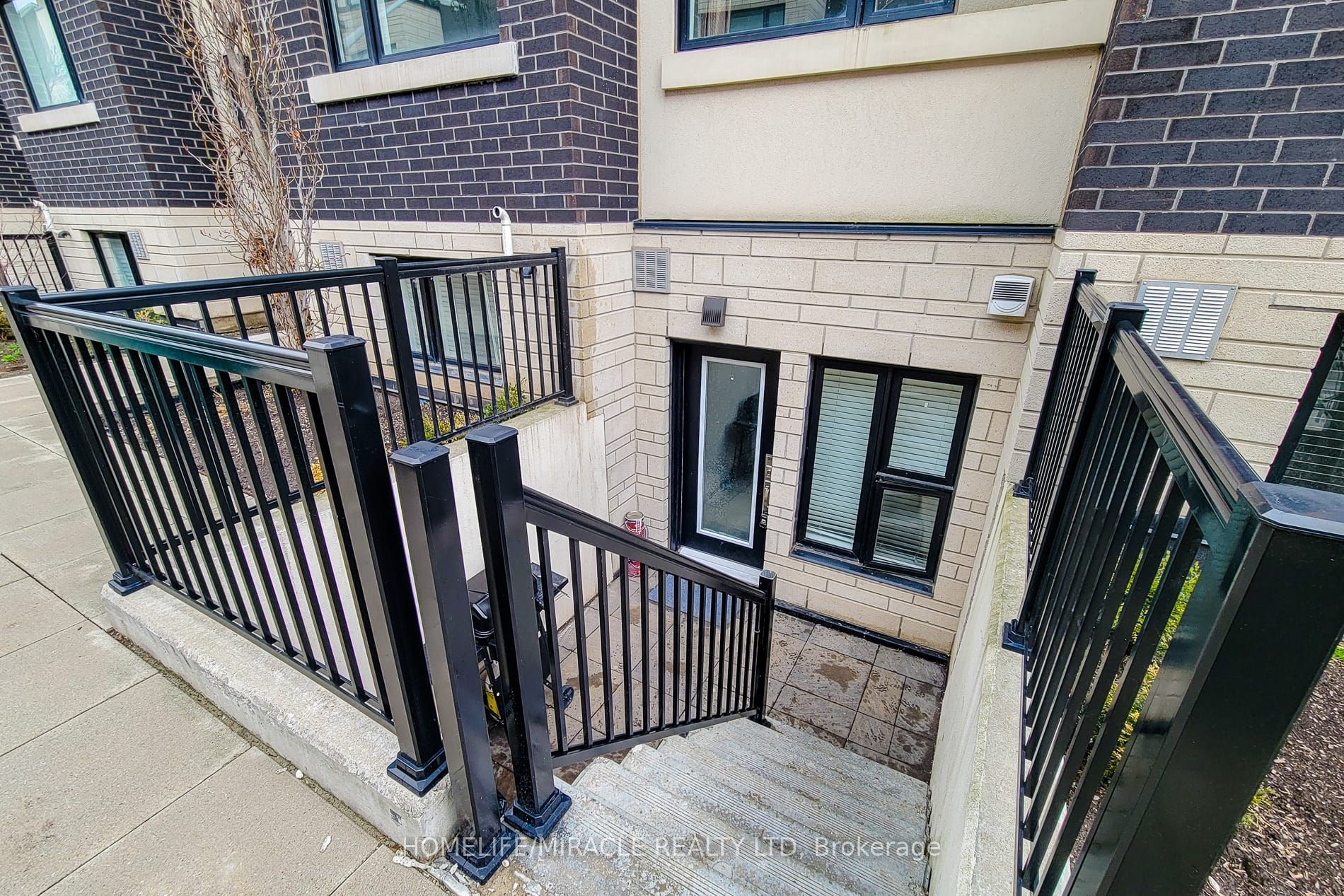 1127 Cooke Boulevard, Burlington, ON L7T 0C3 photo 2