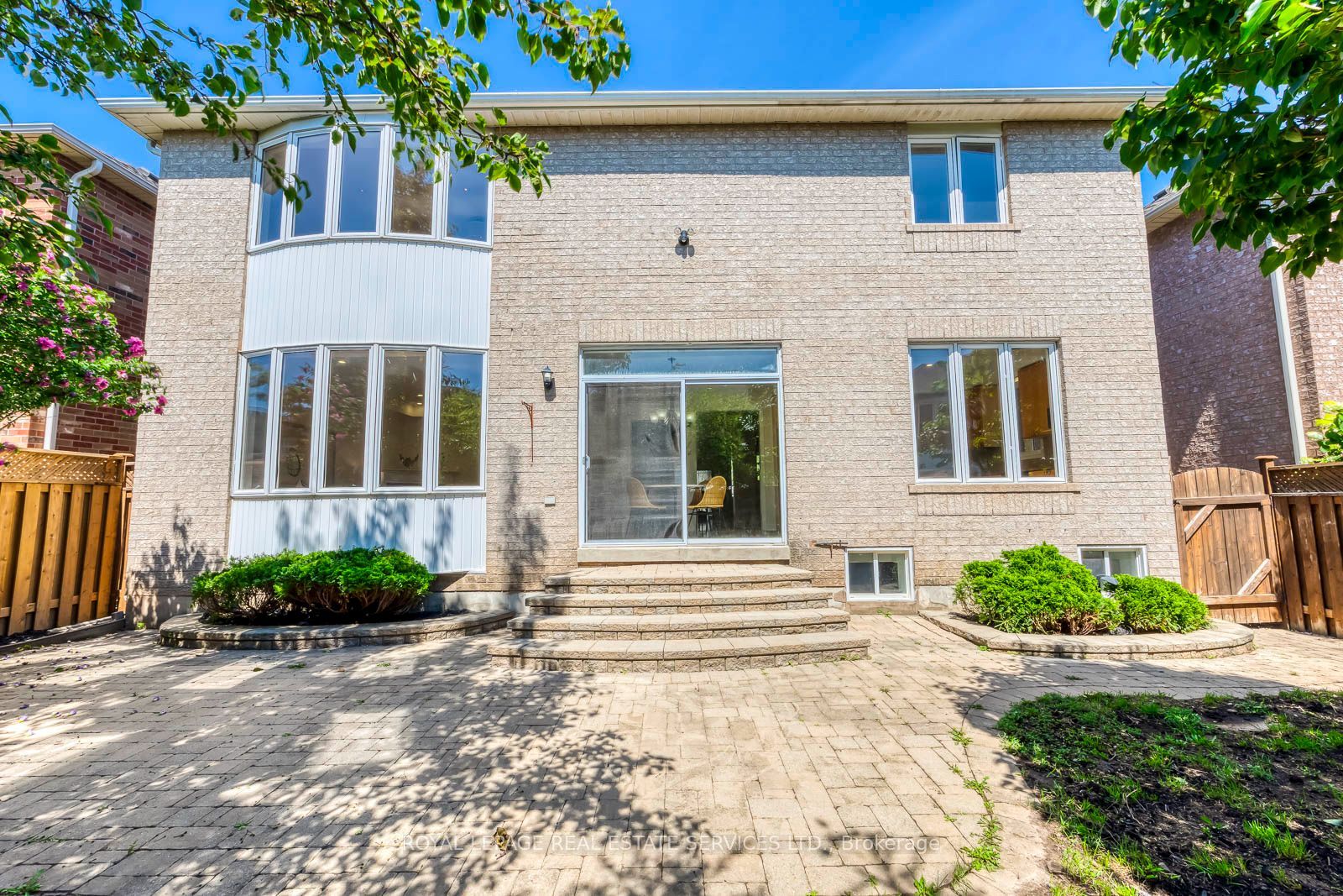 2116 Blackforest Crescent, Oakville, ON L6M 4T6