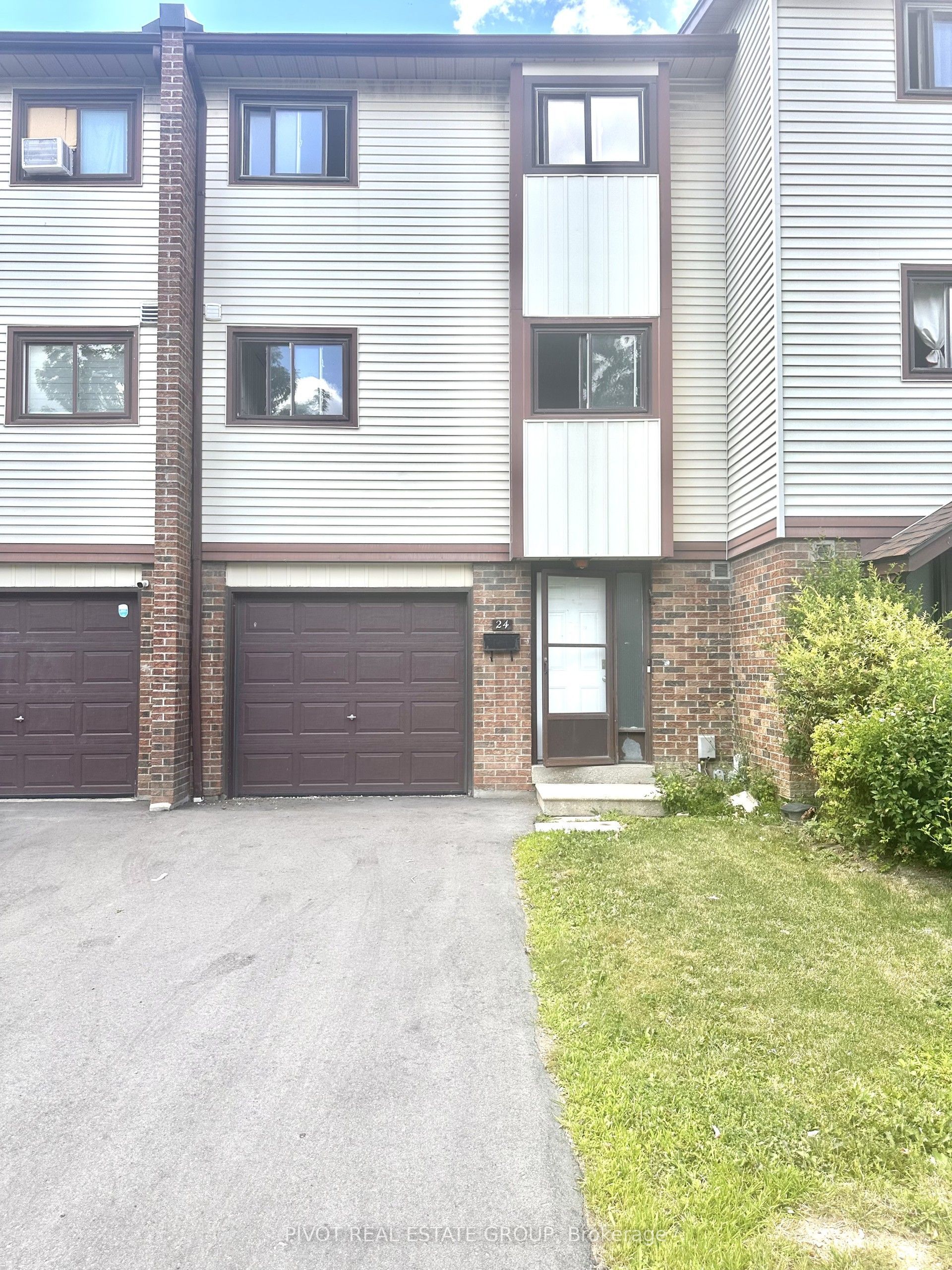 24 Mccallum Court, Brampton, ON L6W 3M4