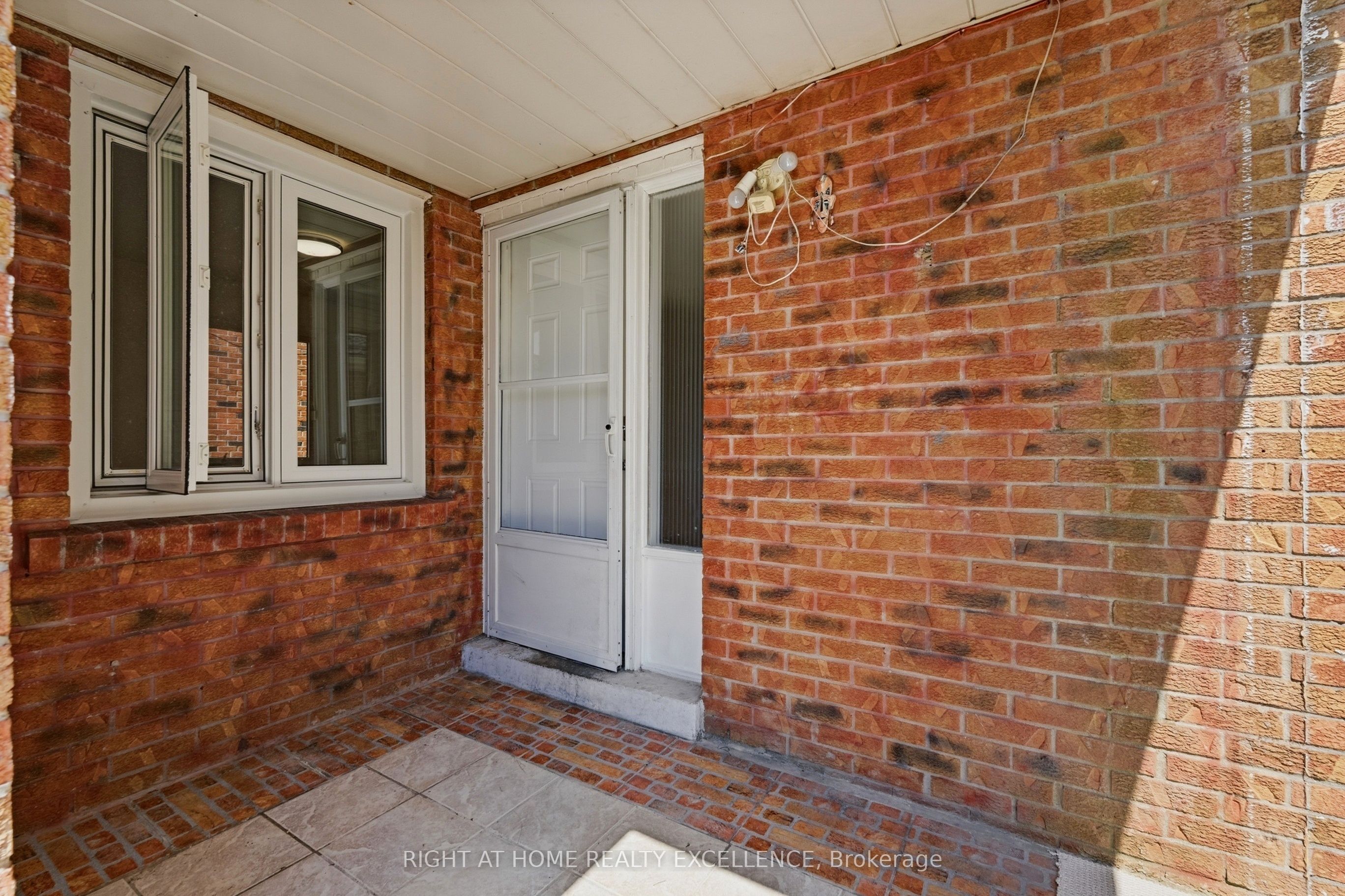 10 Banting Crescent, Brampton, ON L6Y 2L8 photo 5