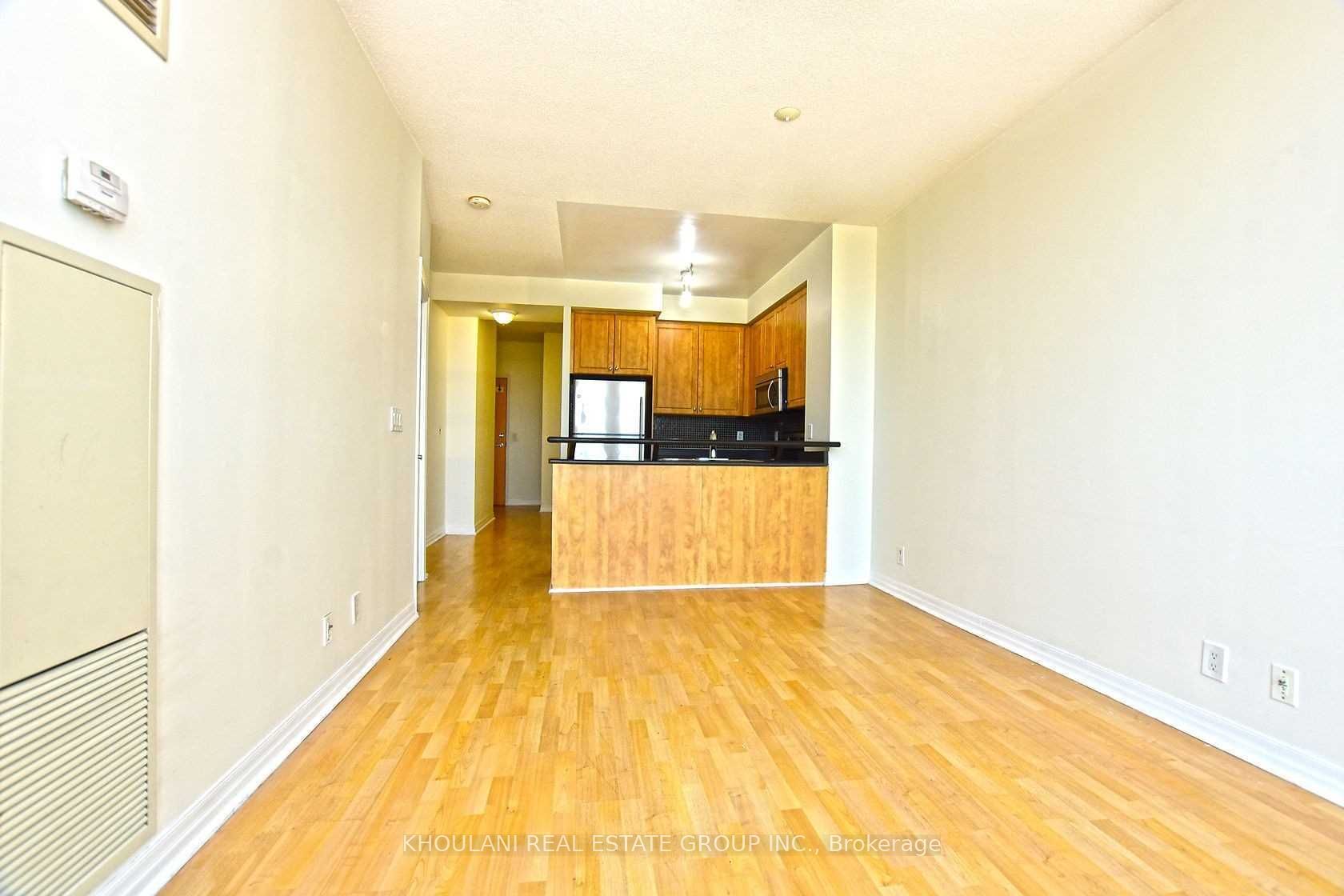 220 Burnhamthorpe Road 2201, Mississauga, ON L5B 4N4 photo 2