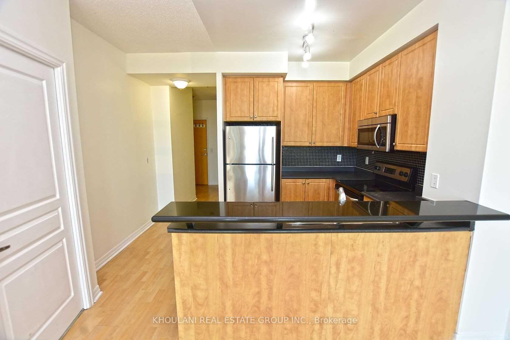 220 Burnhamthorpe Road 2201, Mississauga, ON L5B 4N4 photo 4