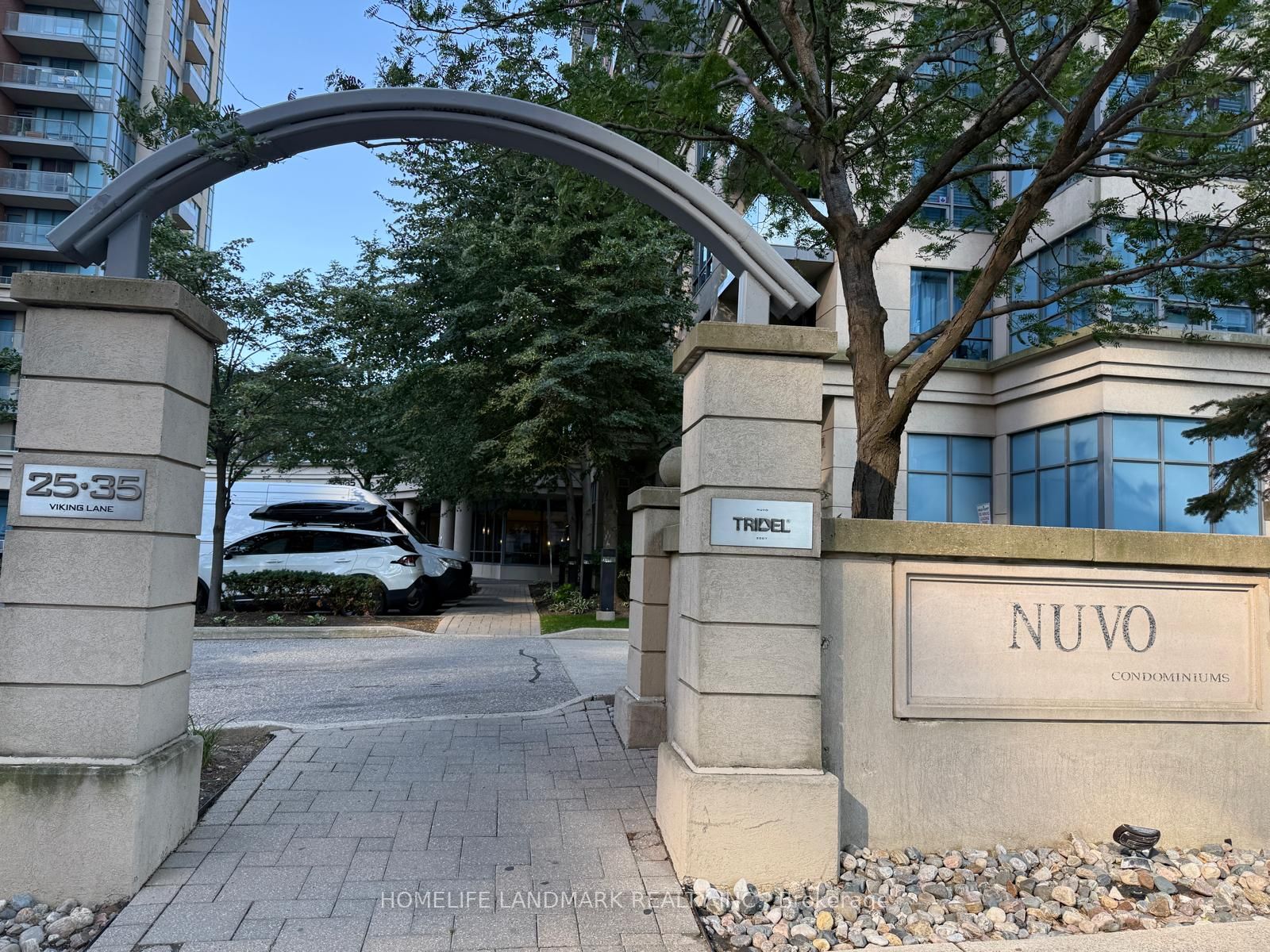25 Viking Lane 2346, Toronto, ON M9B 0A1 photo 2