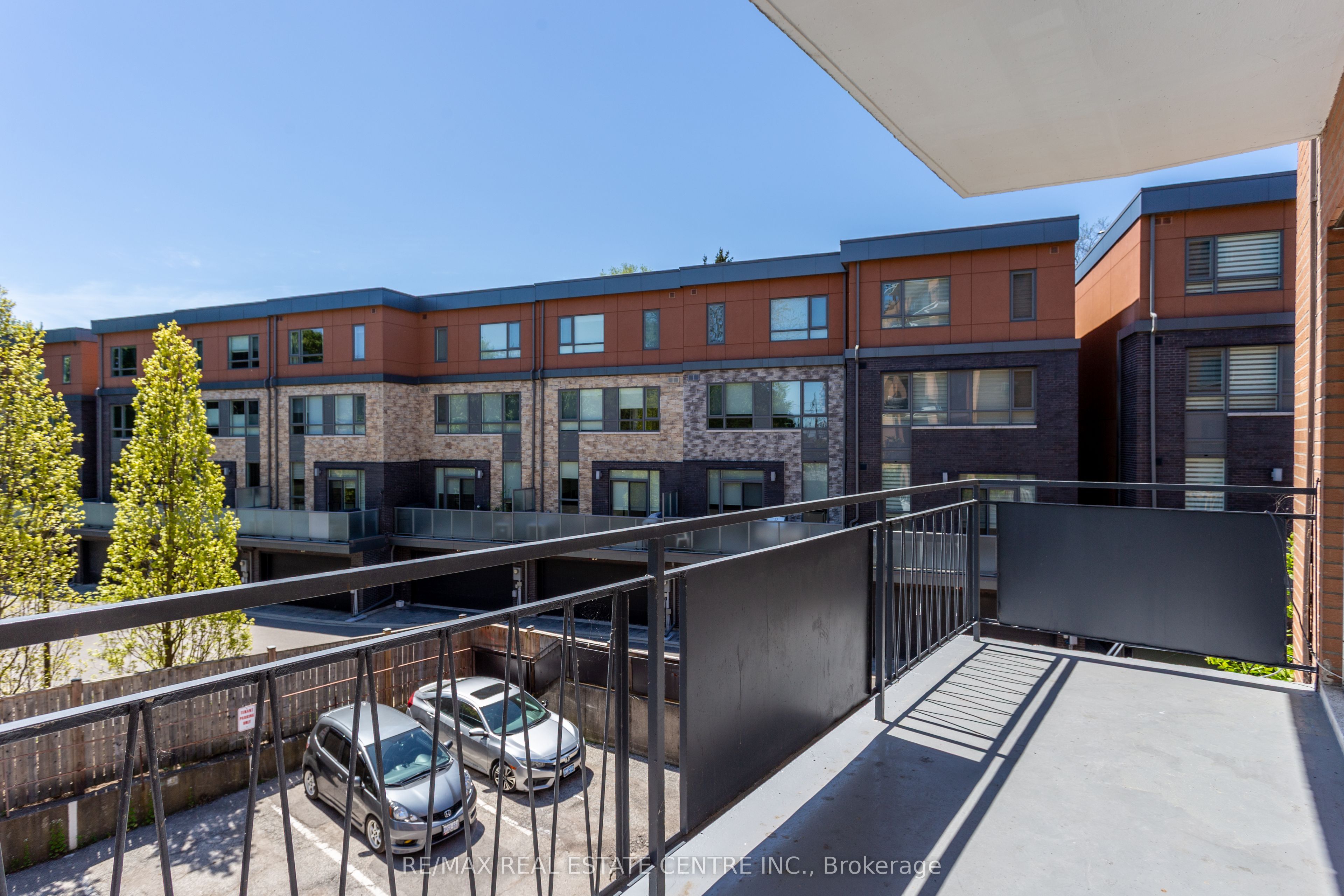 371 Lakeshore Road W 205, Mississauga, ON L5H 1H4 photo 4