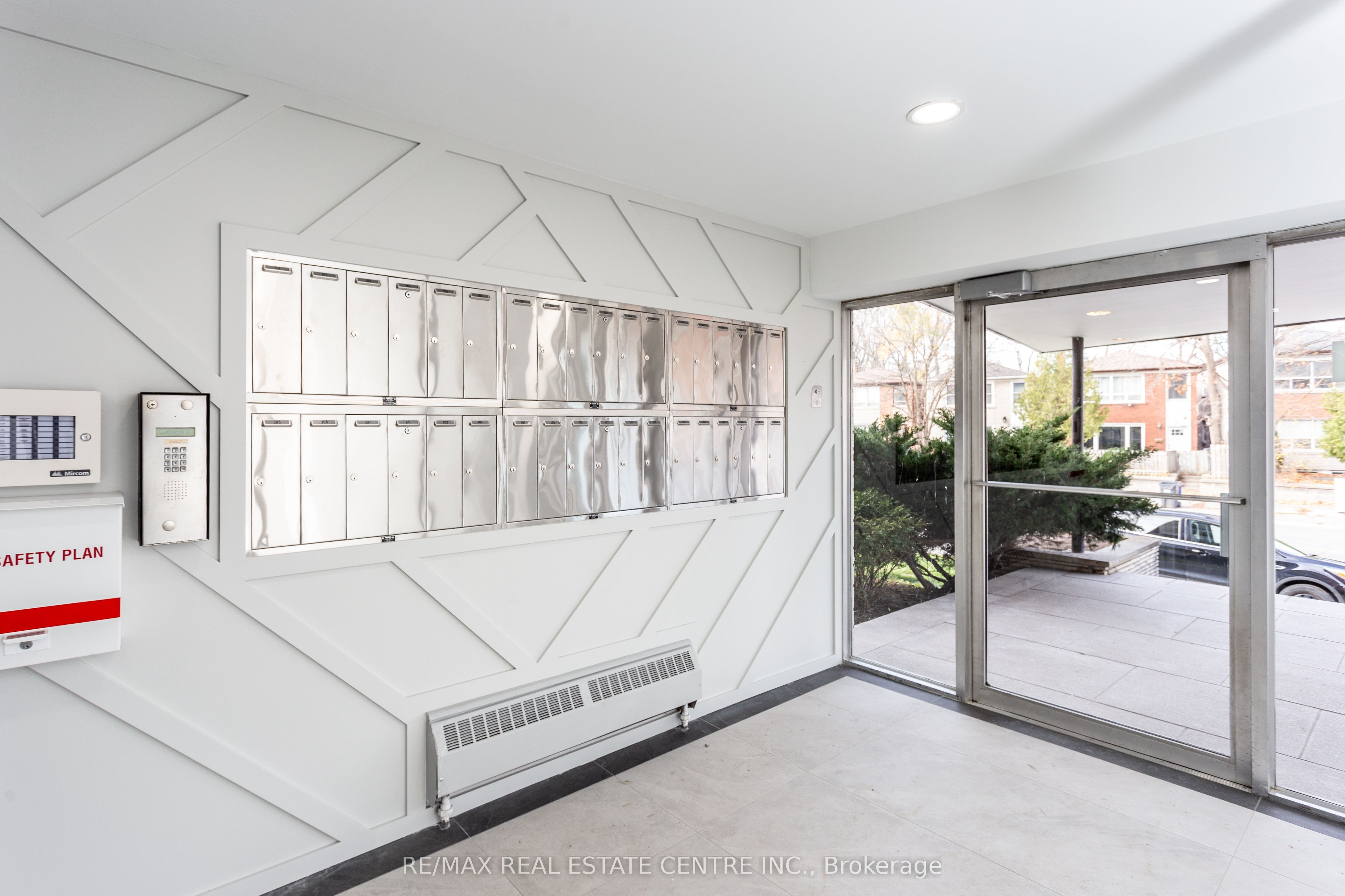 371 Lakeshore Road W 205, Mississauga, ON L5H 1H4 photo 5