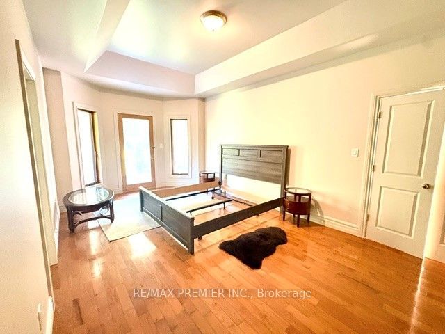 2330B Sheppard Avenue W, Toronto, ON M9M 1M3 photo 2