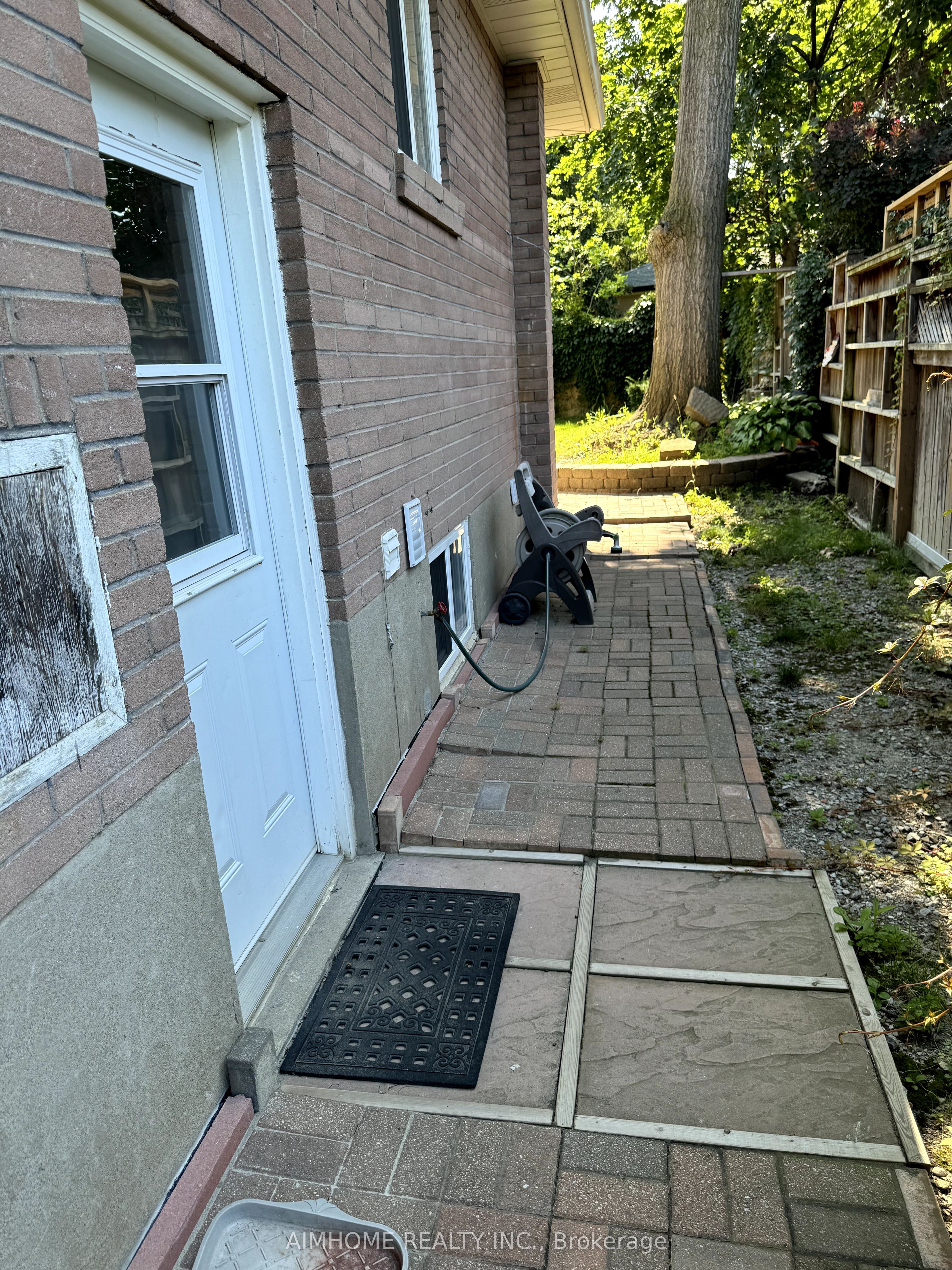 1442 Monaghan Circle, Mississauga, ON L5C 1R8