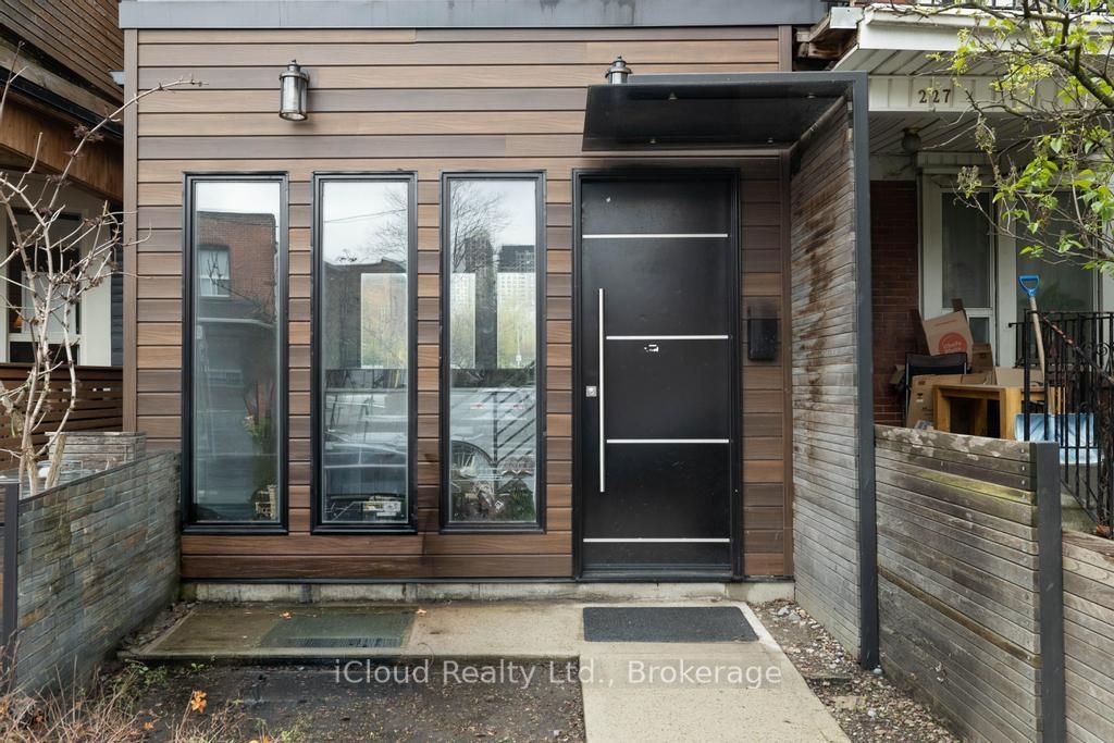 225 Wallace Avenue, Toronto, ON M6H 1V5