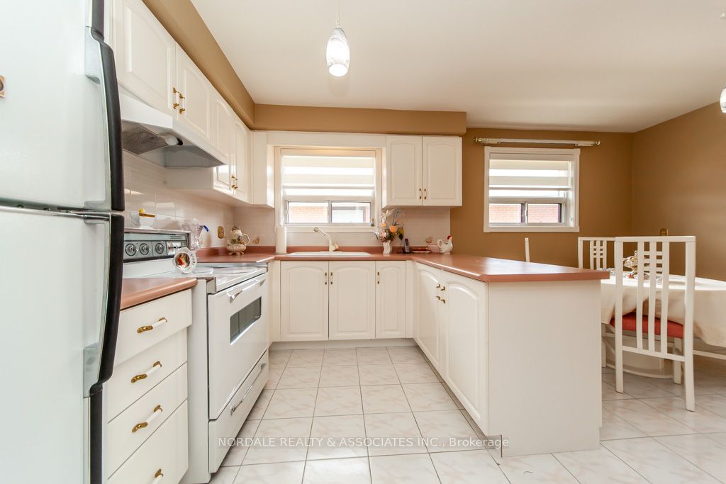 288 Hullmar Drive, Toronto, ON M3N 2G1 photo 5