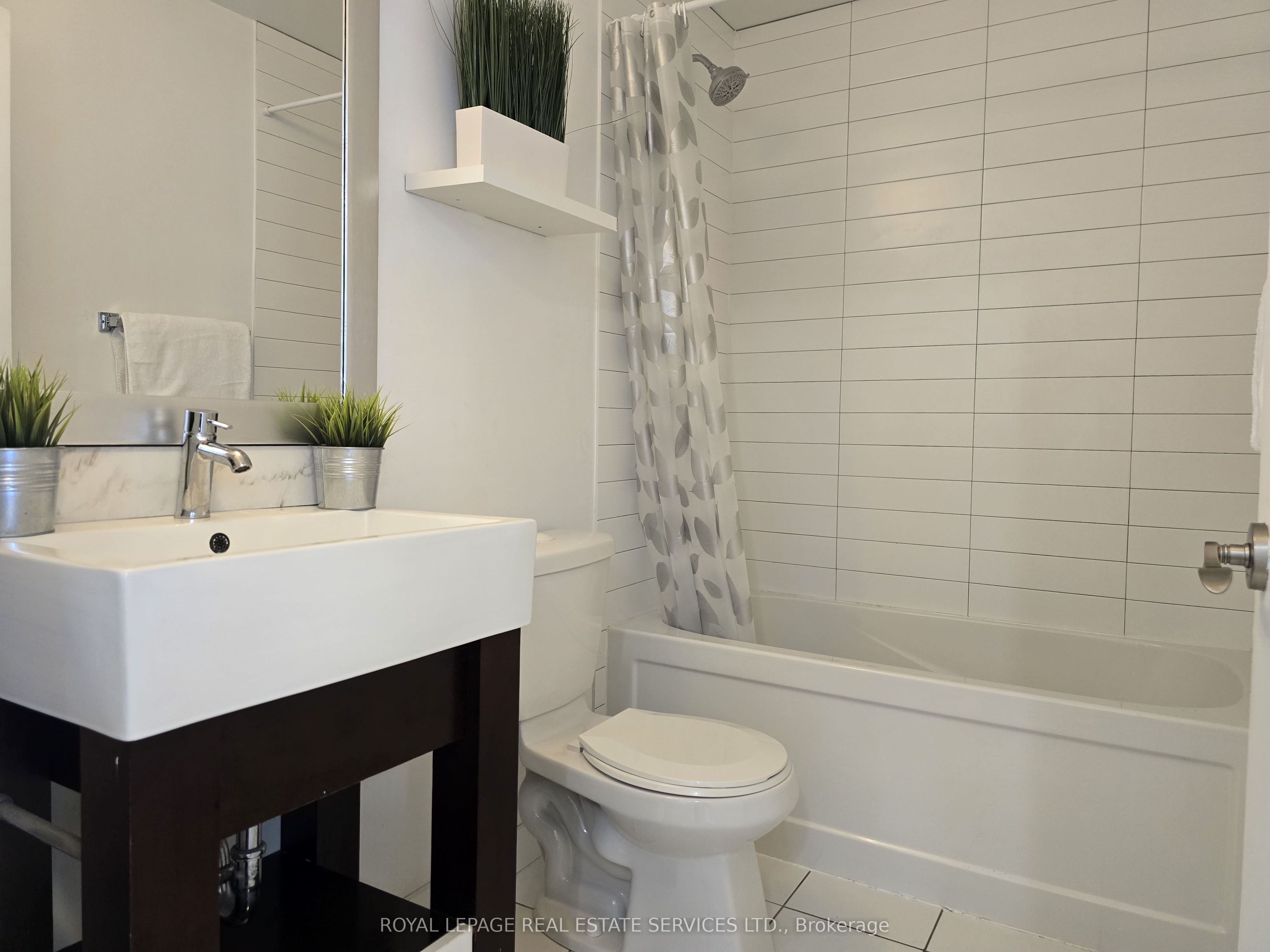 840 Queens Plate Drive 1305, Toronto, ON M9W 0E7 photo 3