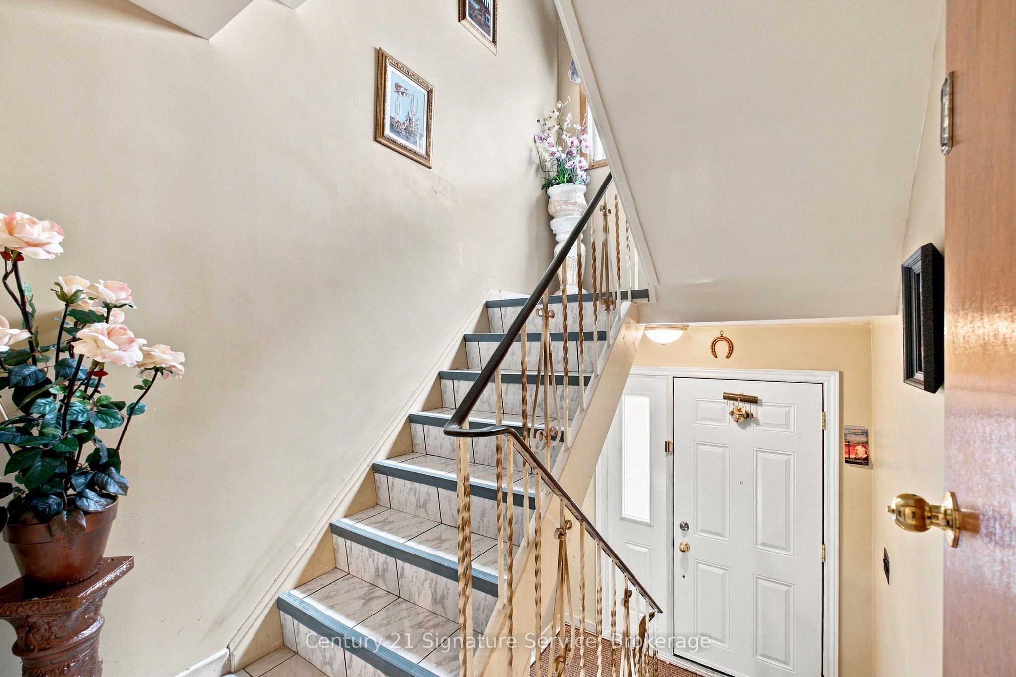 524 Silverthorn Avenue, Toronto, ON M6M 3H7 photo 3