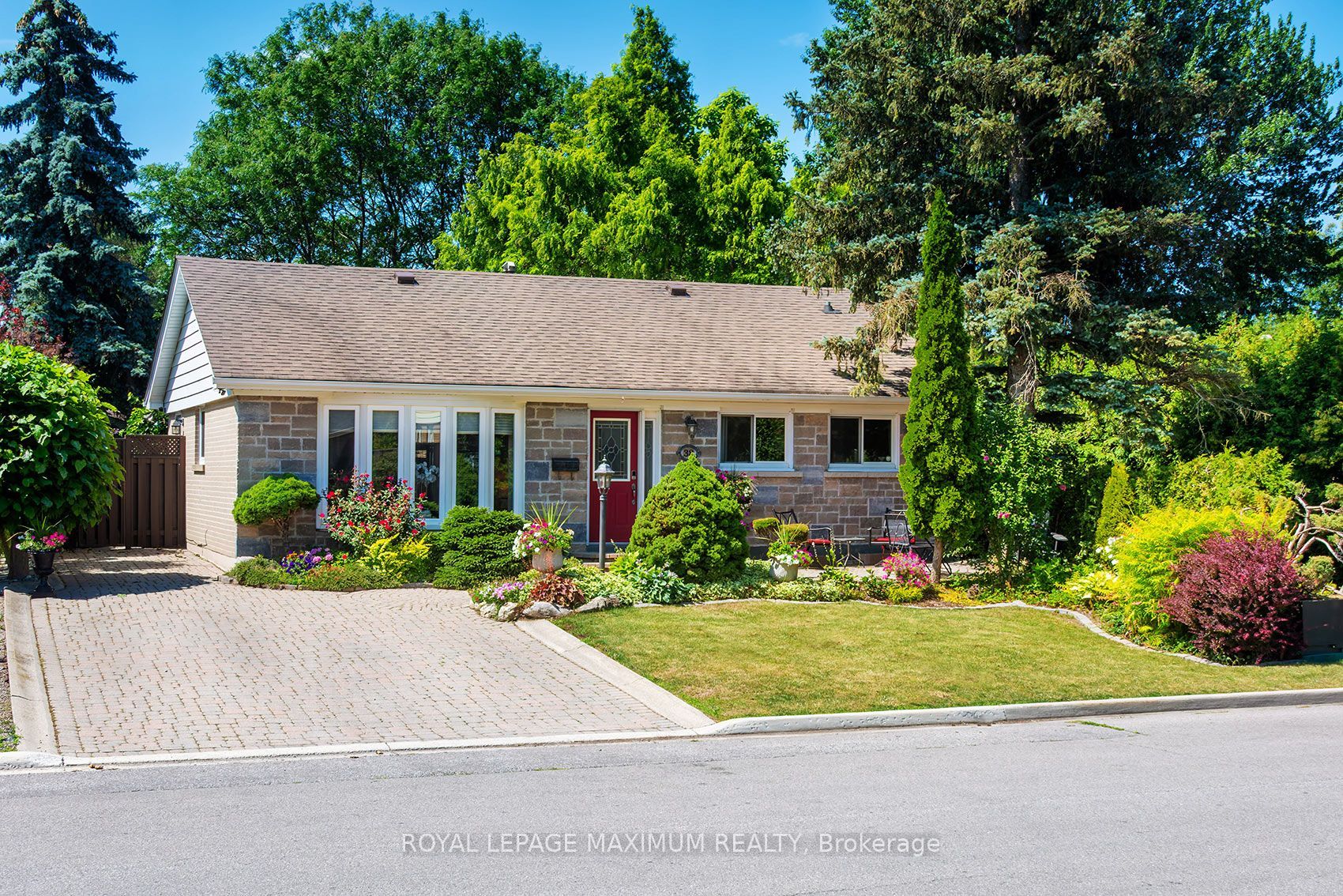 38 Abbey Road, Brampton, ON L6W 2T8