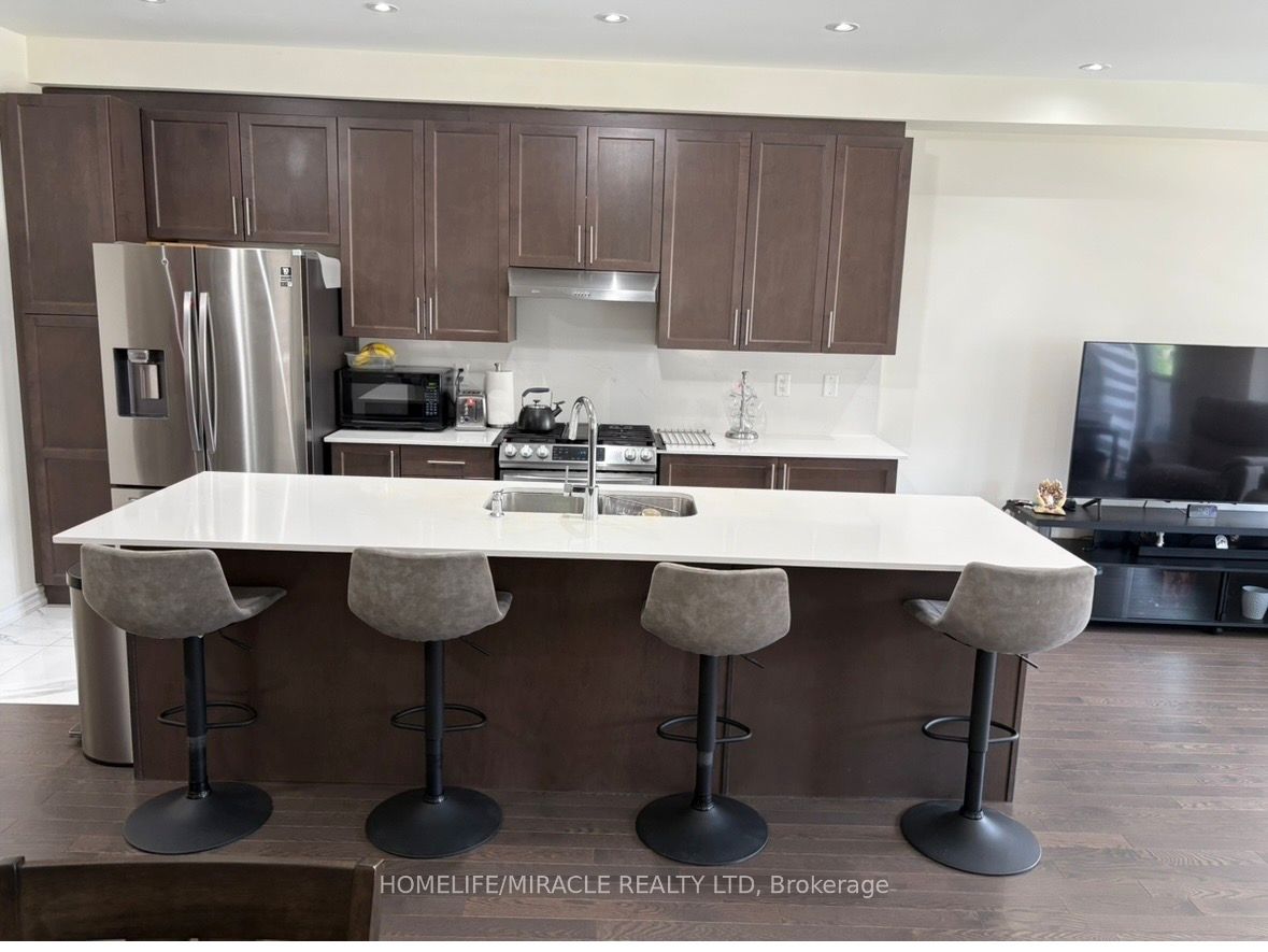 23 Arrowview Drive, Brampton, ON L7A 5H6 photo 3