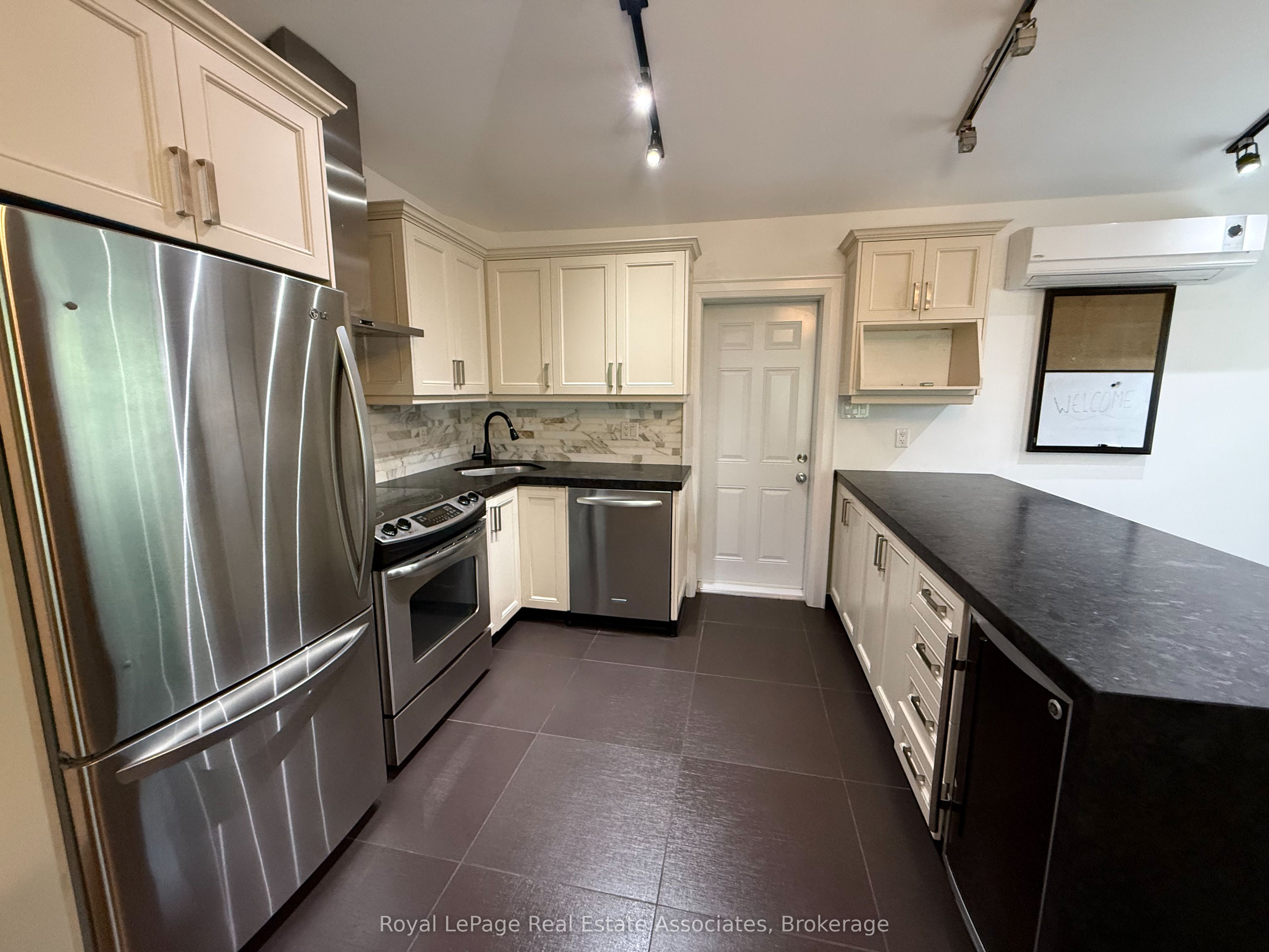 52 Cameron Avenue 4, Toronto, ON M6M 1R2