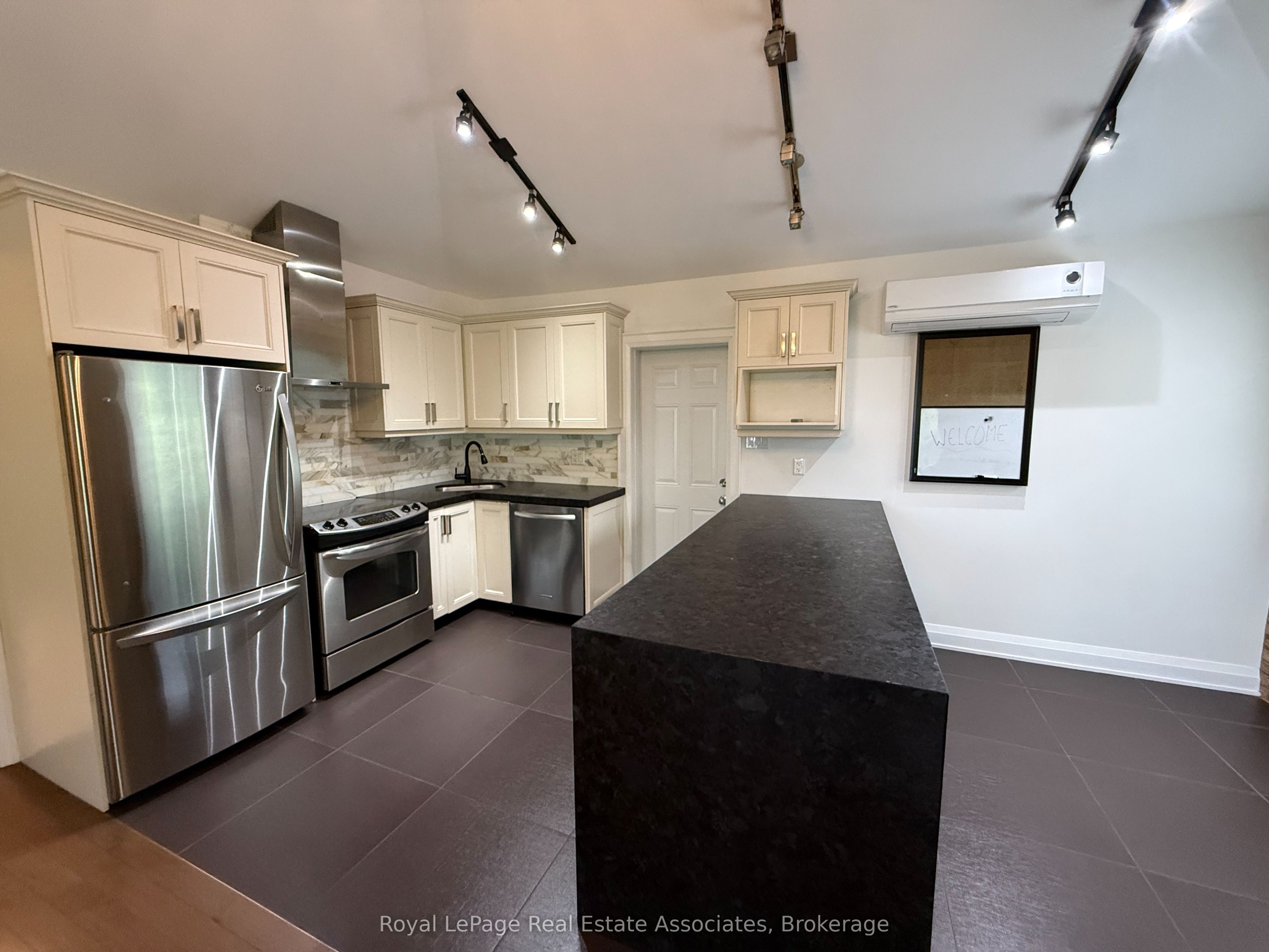 52 Cameron Avenue 4, Toronto, ON M6M 1R2 photo 2