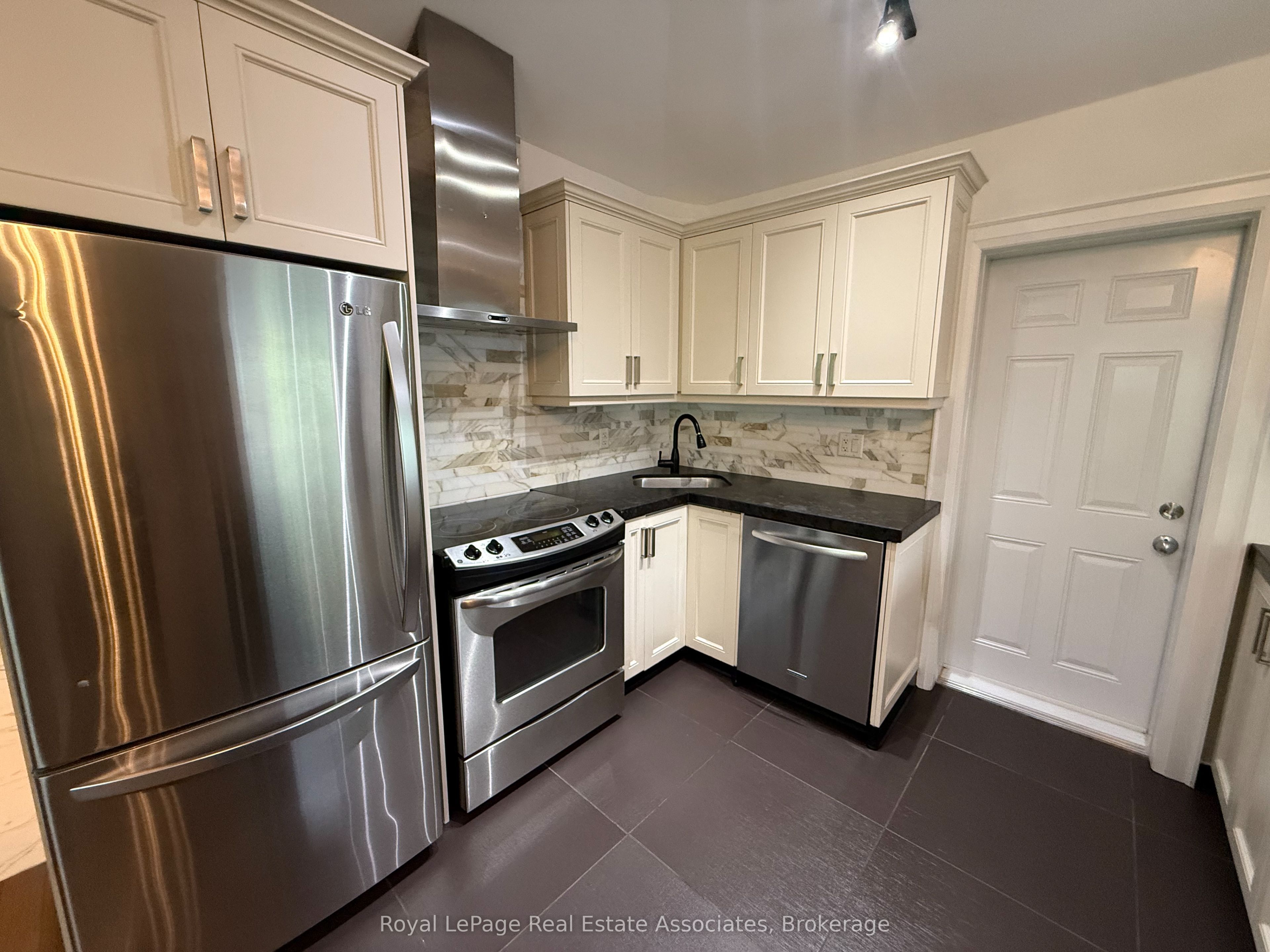 52 Cameron Avenue 4, Toronto, ON M6M 1R2 photo 3