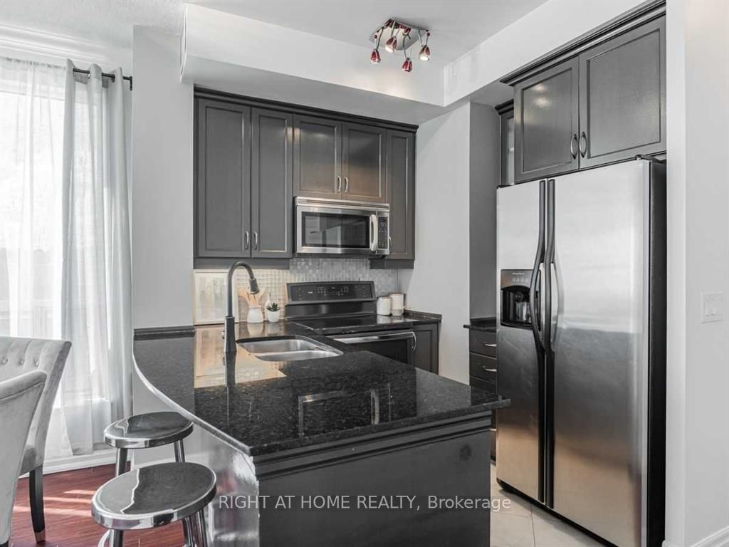 2087 Lake Shore Boulevard W 207, Toronto, ON M8V 4G3 photo 5