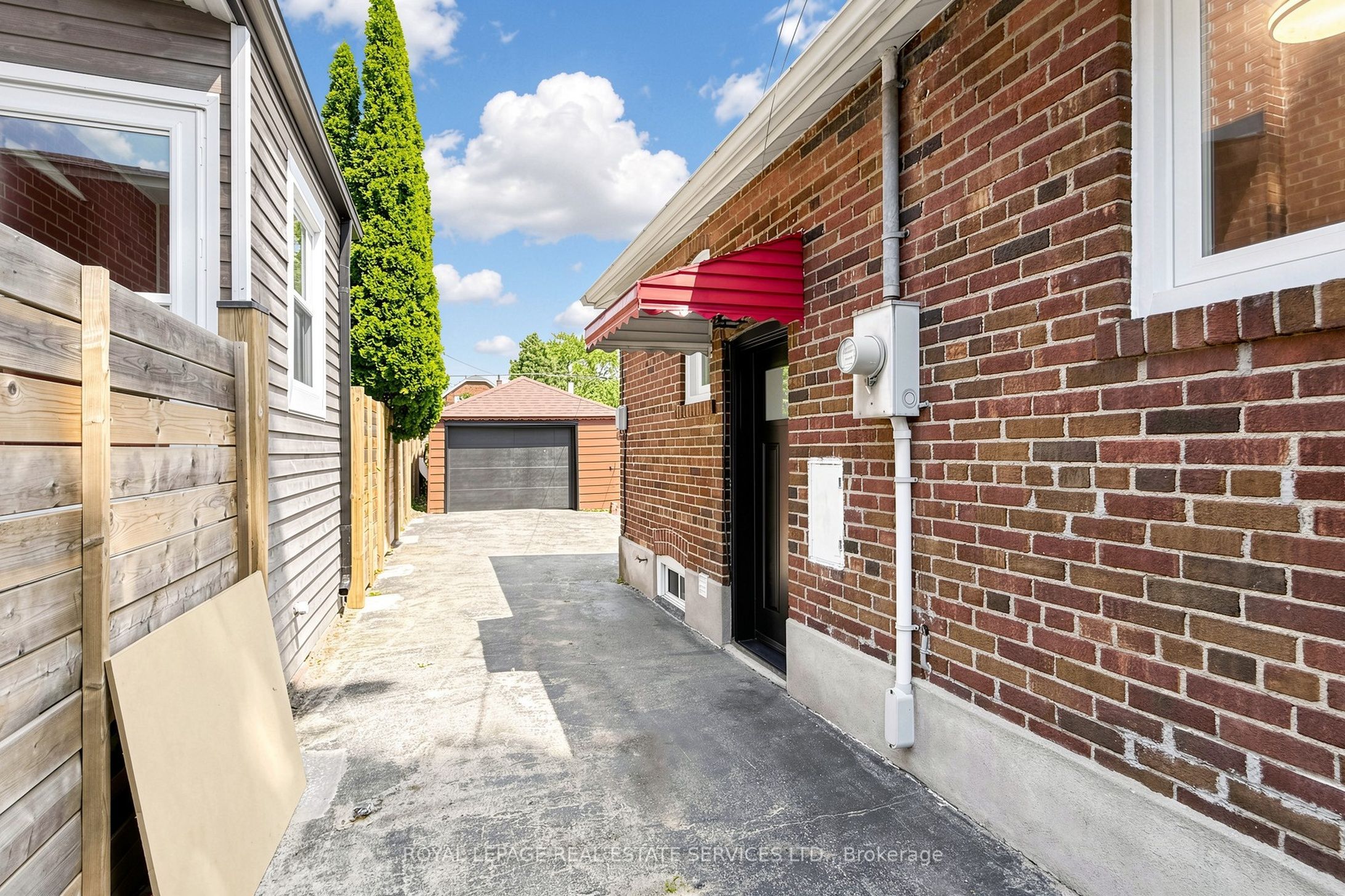31 Rosemeade Avenue, Toronto, ON M8Y 3A2 photo 5