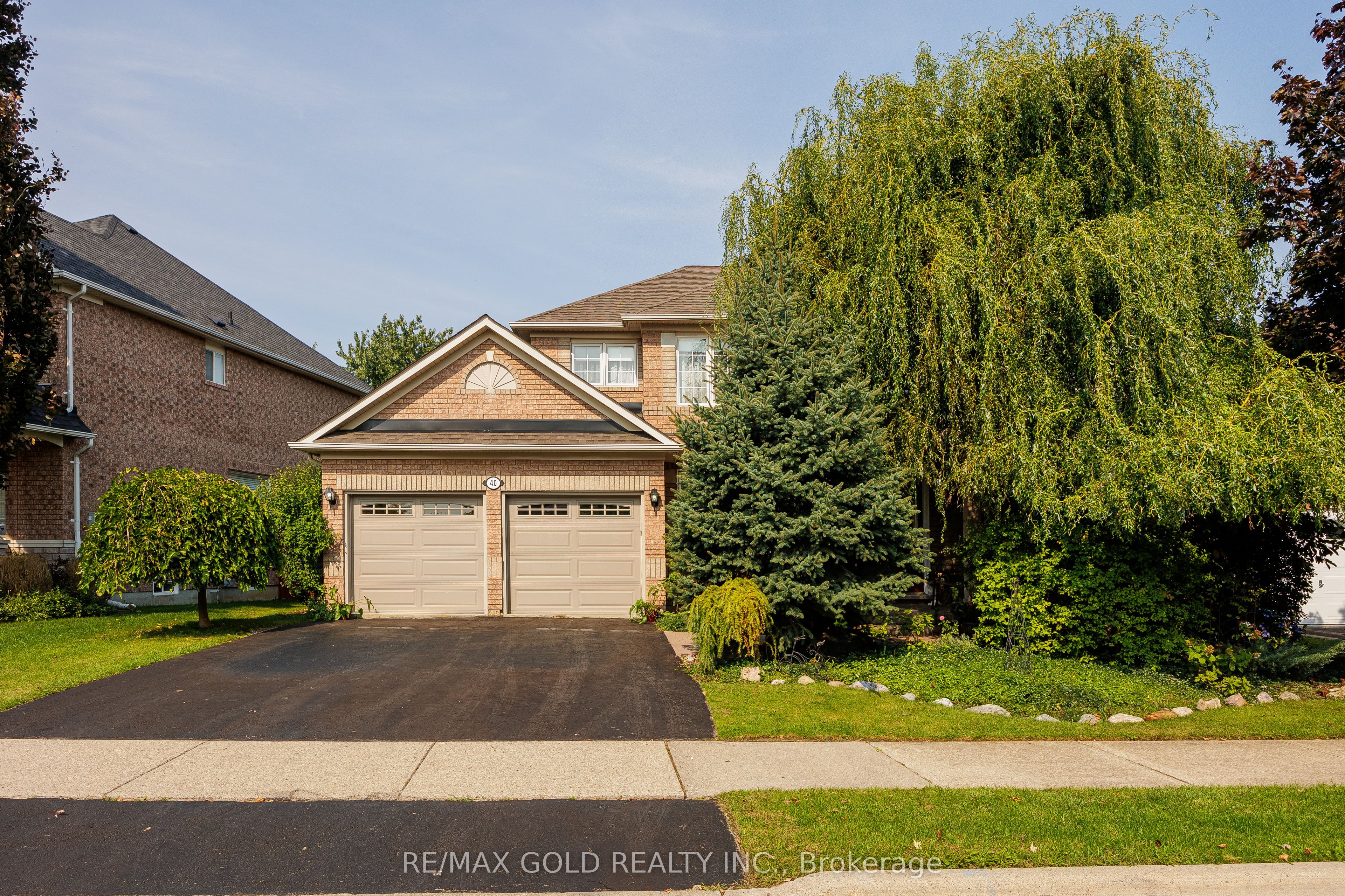 40 Maldives Crescent, Brampton, ON L6P 1L3 photo 2