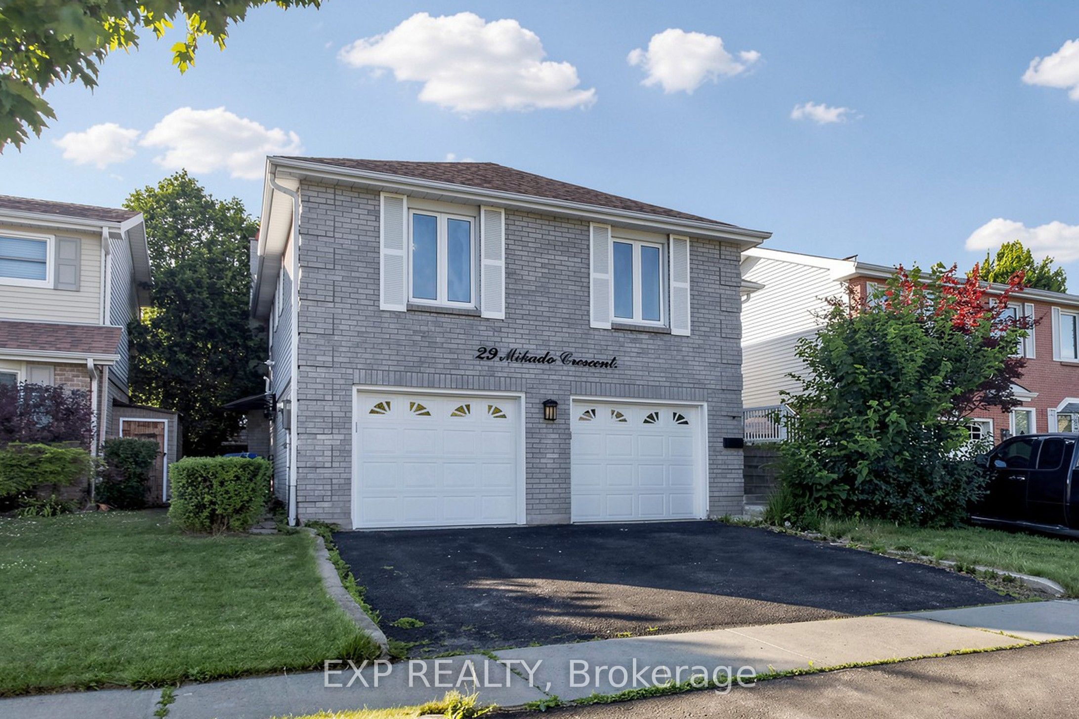 29 Mikado Crescent N, Brampton, ON L6S 3R4 photo 2