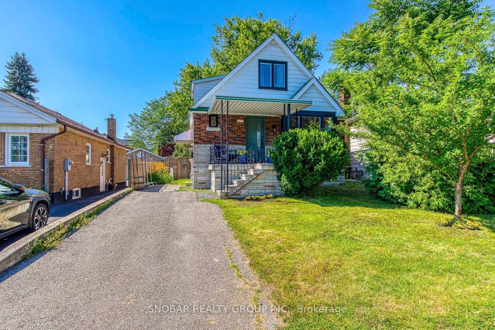 2257 Lawrence Avenue W, Toronto, ON M9P 2A4 photo 2