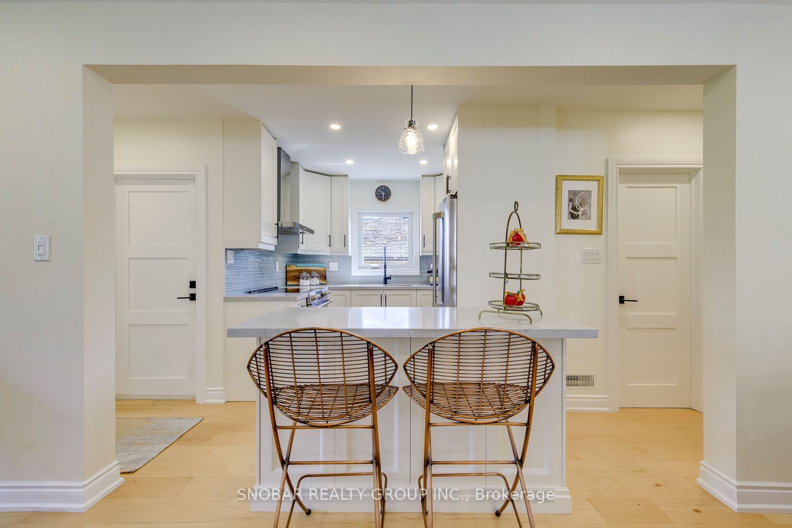 2257 Lawrence Avenue W, Toronto, ON M9P 2A4 photo 3