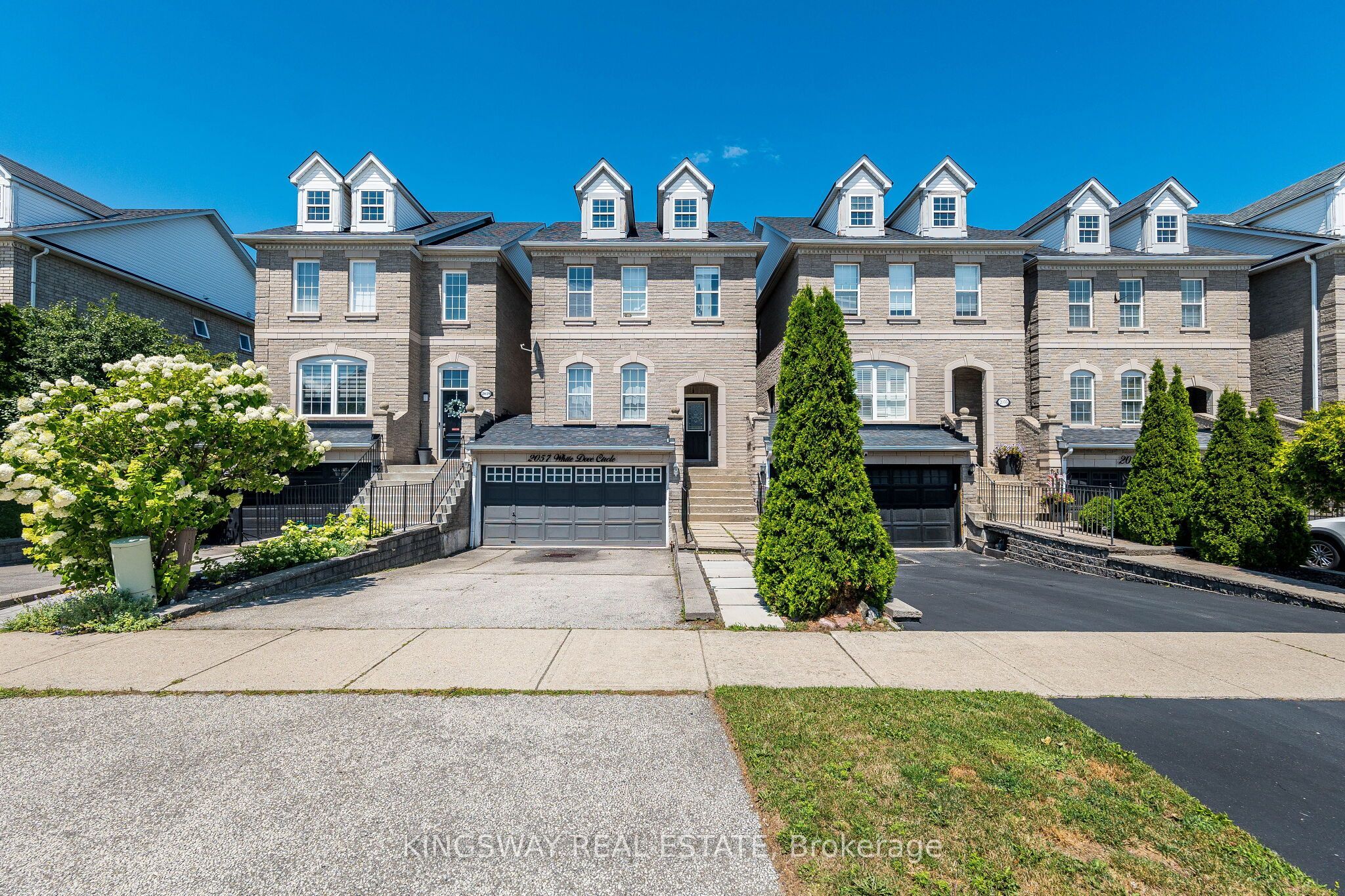 2057 White Dove Circle, Oakville, ON L6M 3R7